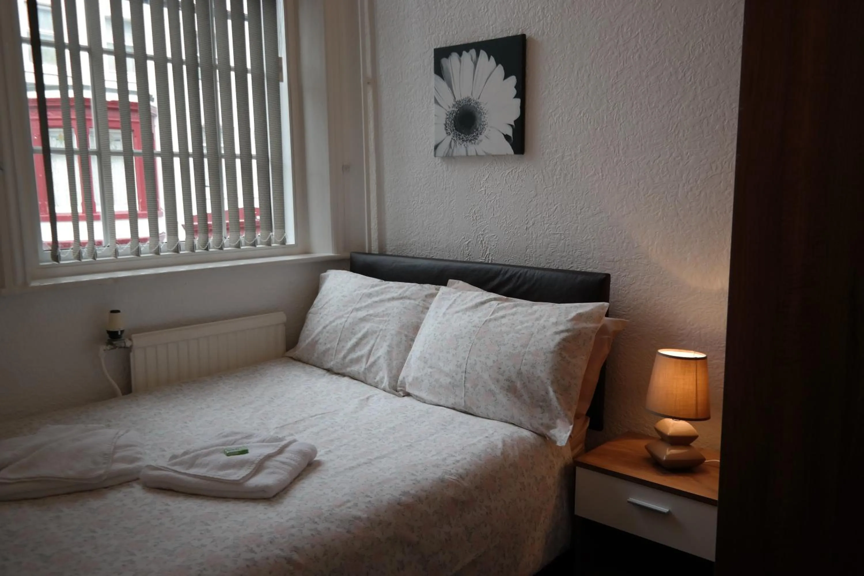 Bed in Cardoh Lodge