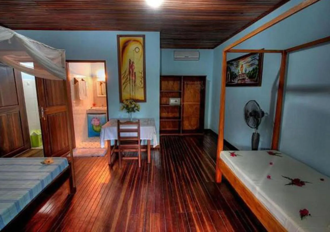 Pool view, Bed in Tropic Hôtel