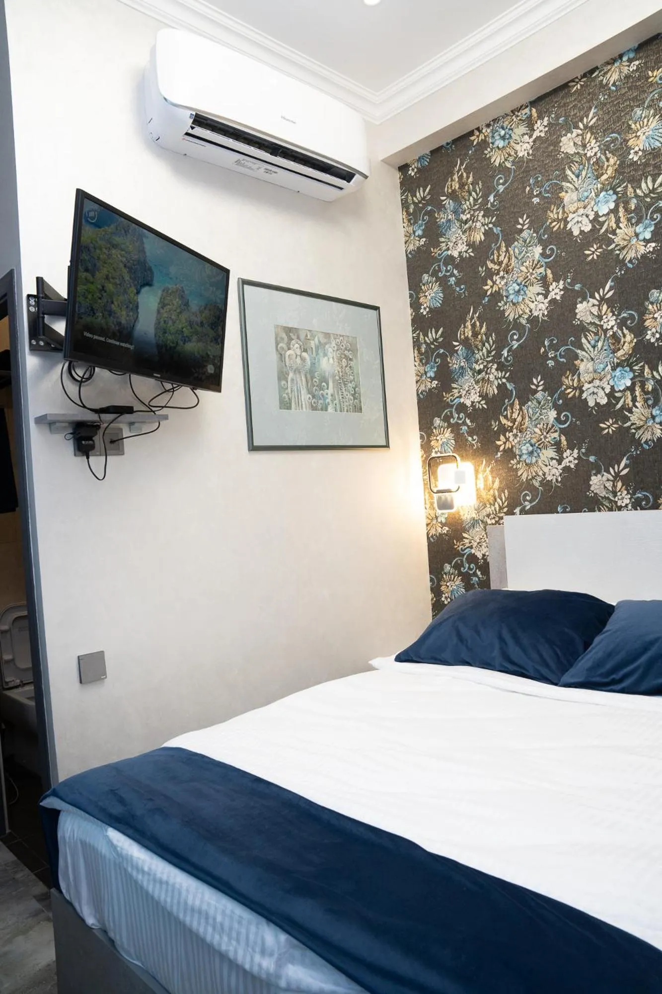 TV and multimedia, Bed in Prime Suites Hotel