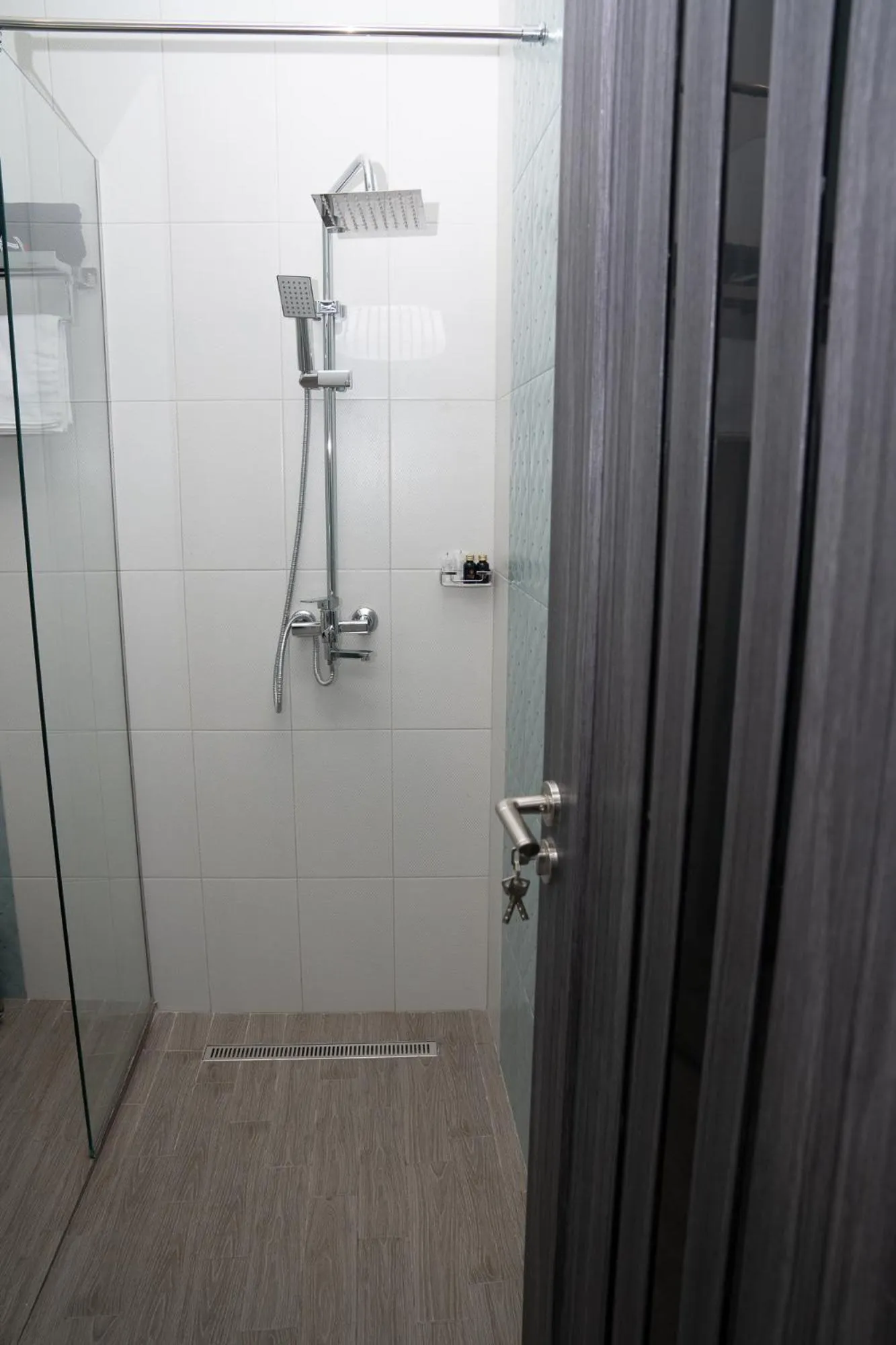 Shower in Prime Suites Hotel