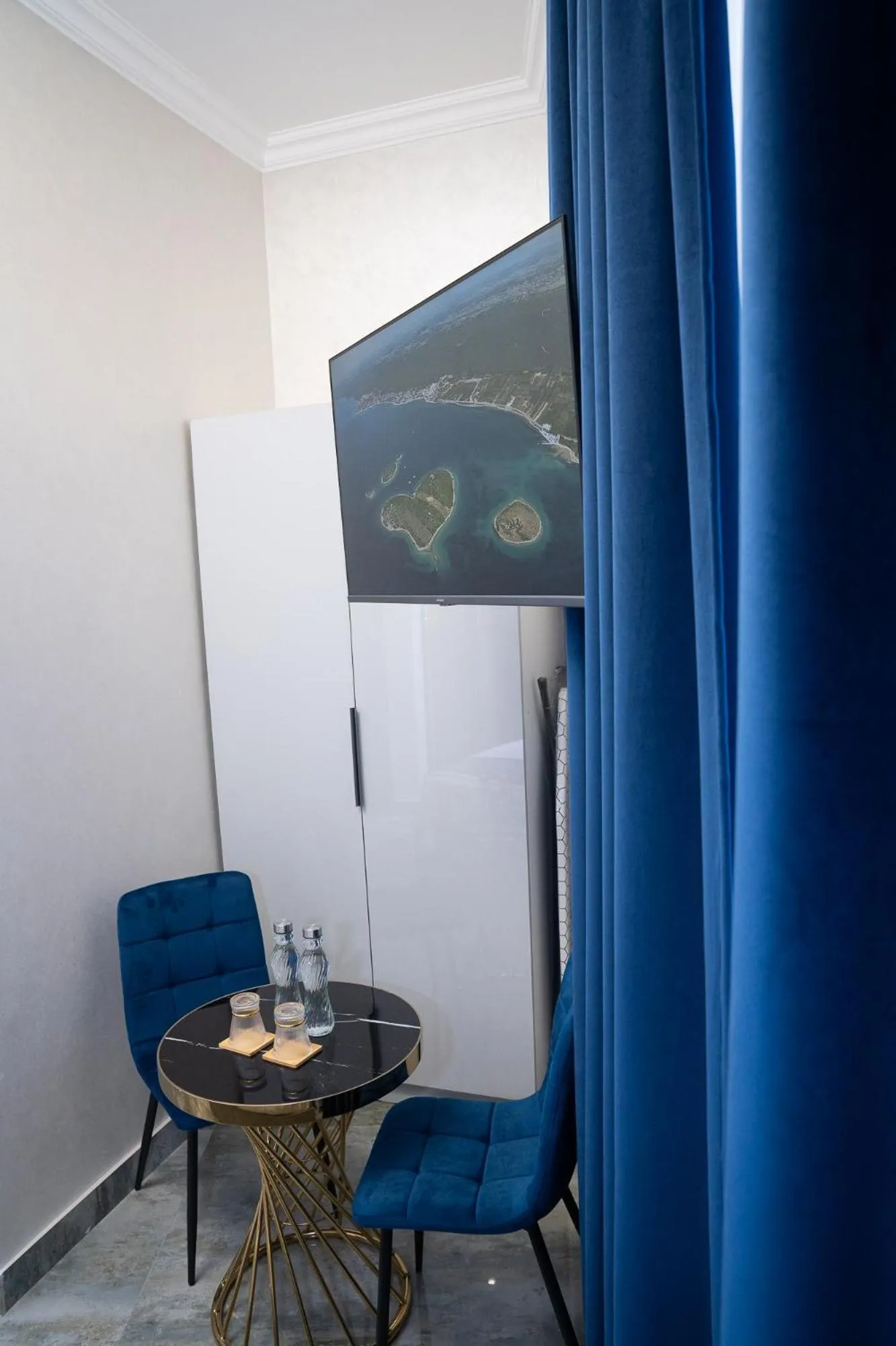 TV and multimedia in Prime Suites Hotel