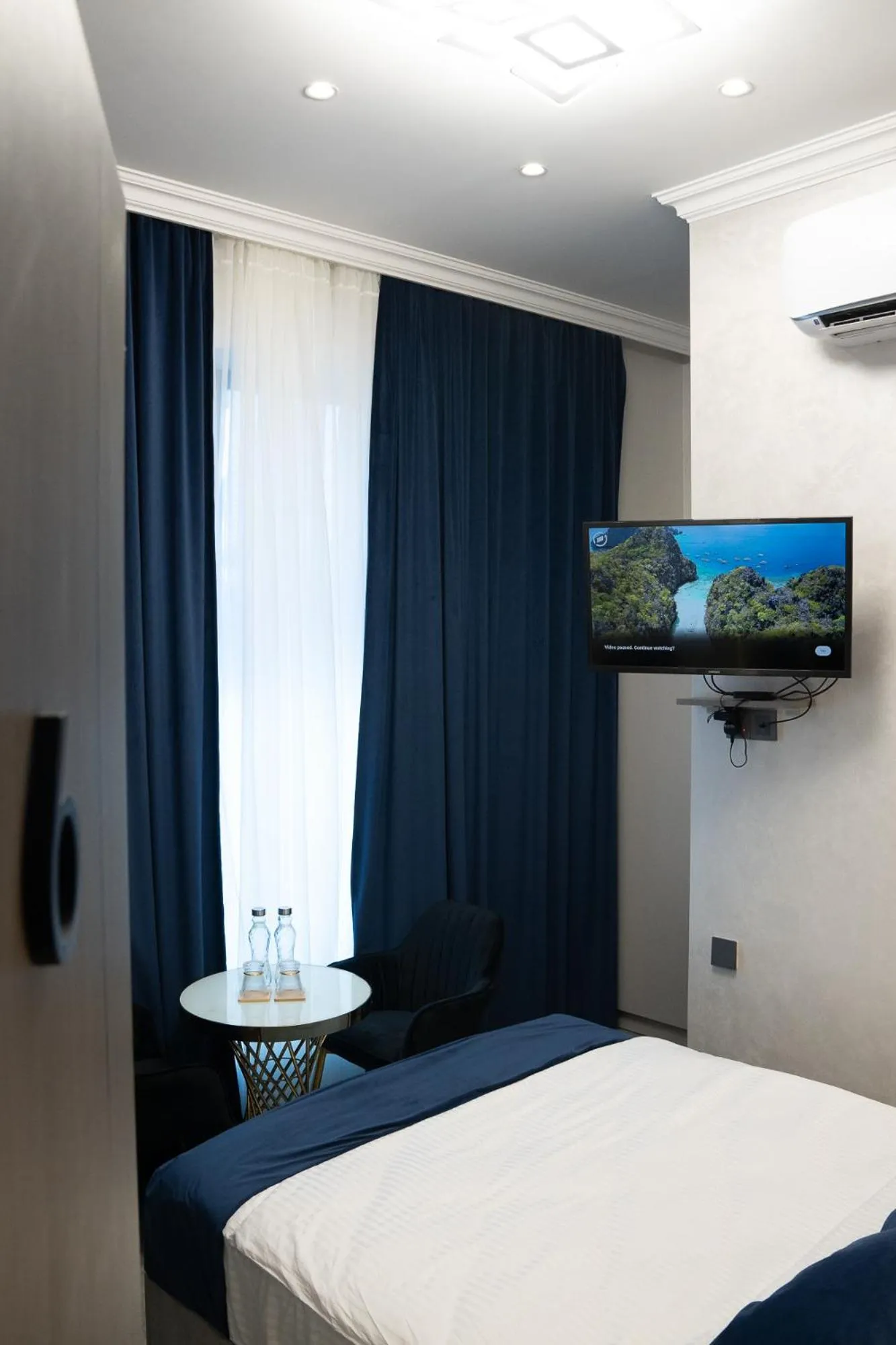TV and multimedia, Bed in Prime Suites Hotel