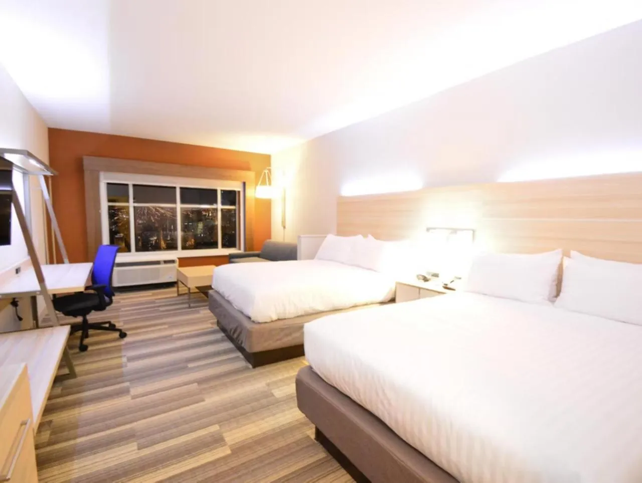 Bedroom, Bed in Holiday Inn Express & Suites Toledo South - Perrysburg by IHG