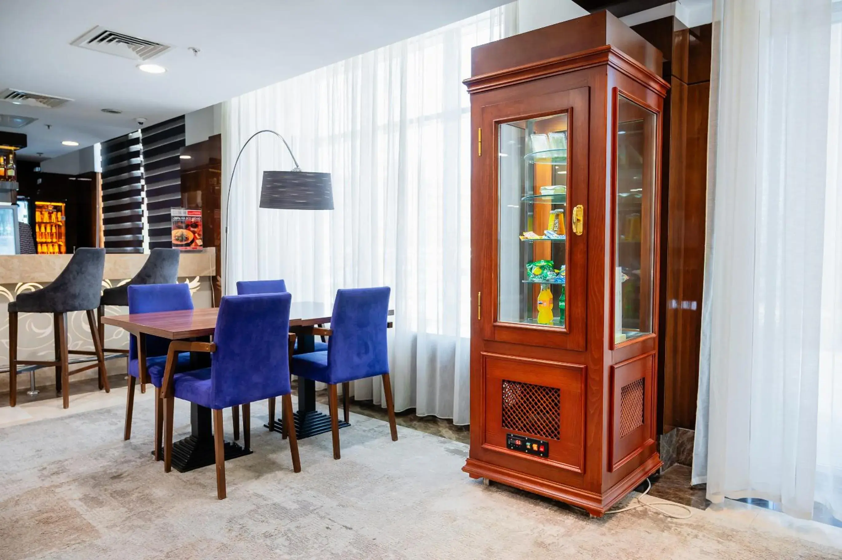 Lounge or bar in Holiday Inn Aktau by IHG Lounge or bar in Holiday Inn Aktau by IHG