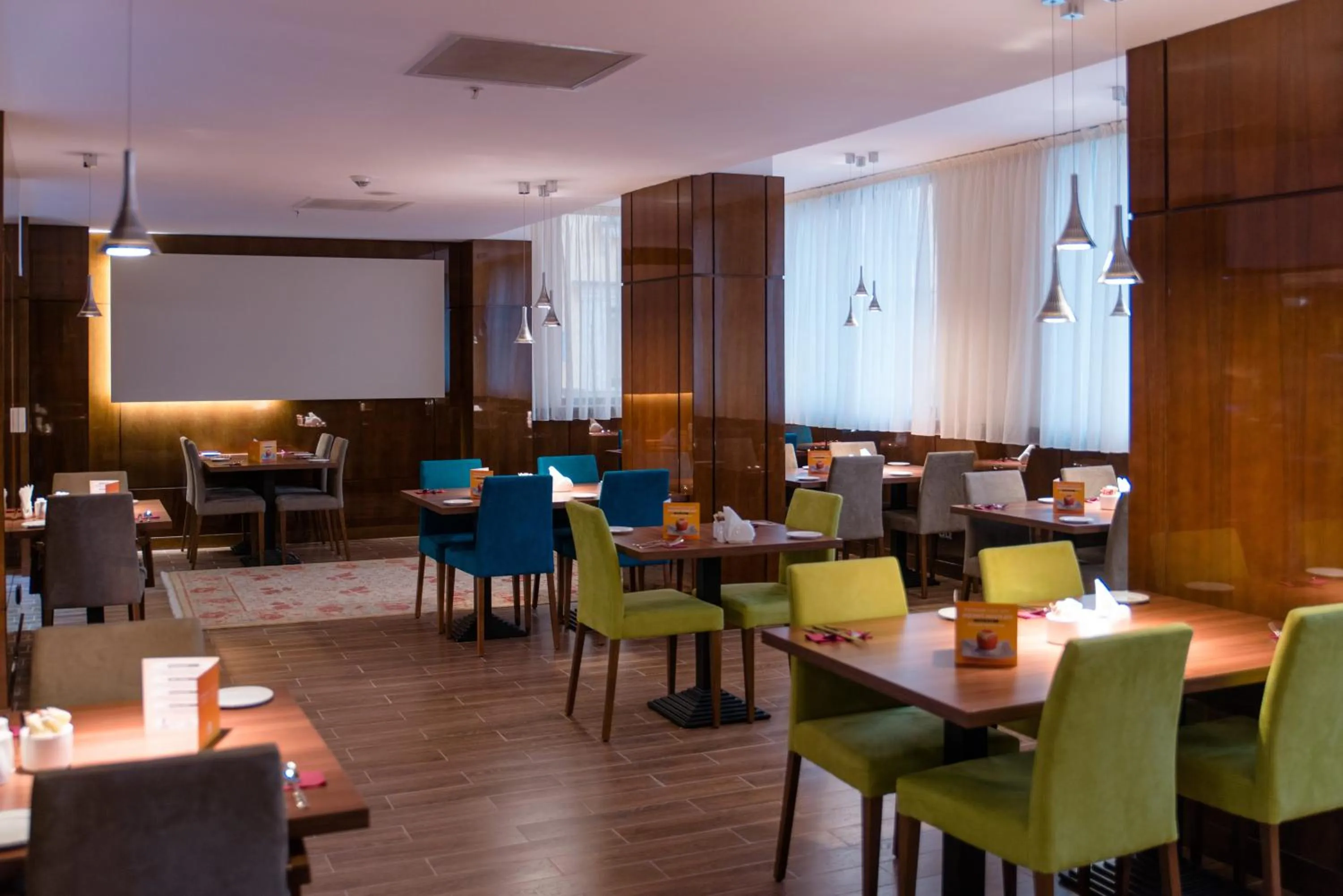 Restaurant/places to eat in Holiday Inn Aktau by IHG
