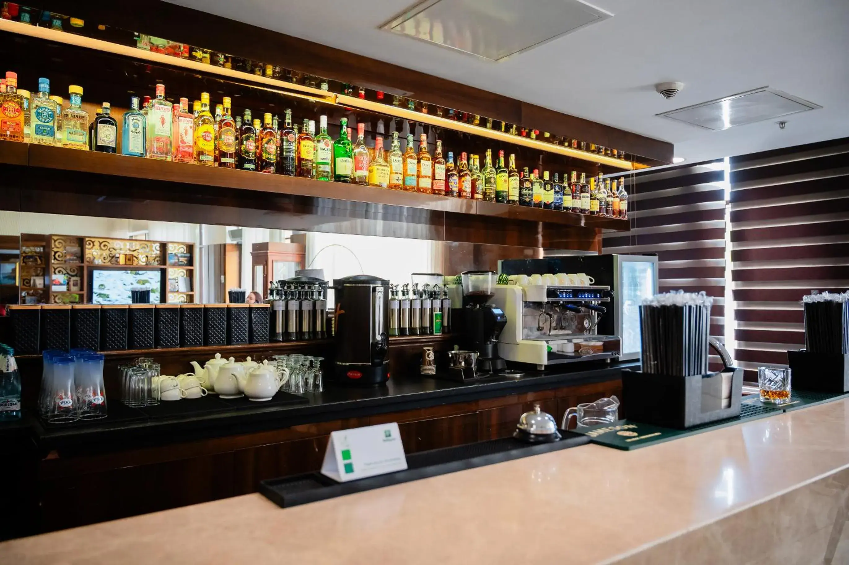 Lounge or bar in Holiday Inn Aktau by IHG Lounge or bar in Holiday Inn Aktau by IHG
