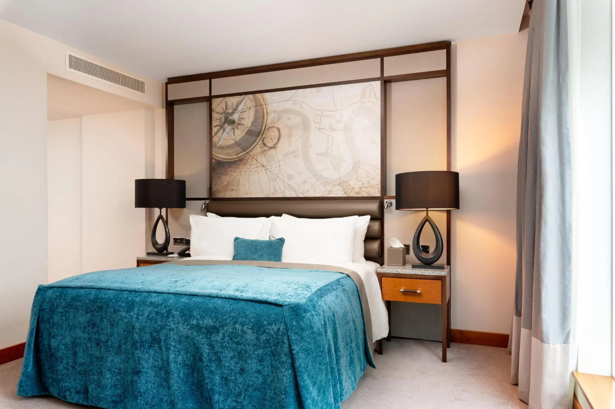 Photo of the whole room, Bed in InterContinental London - The O2