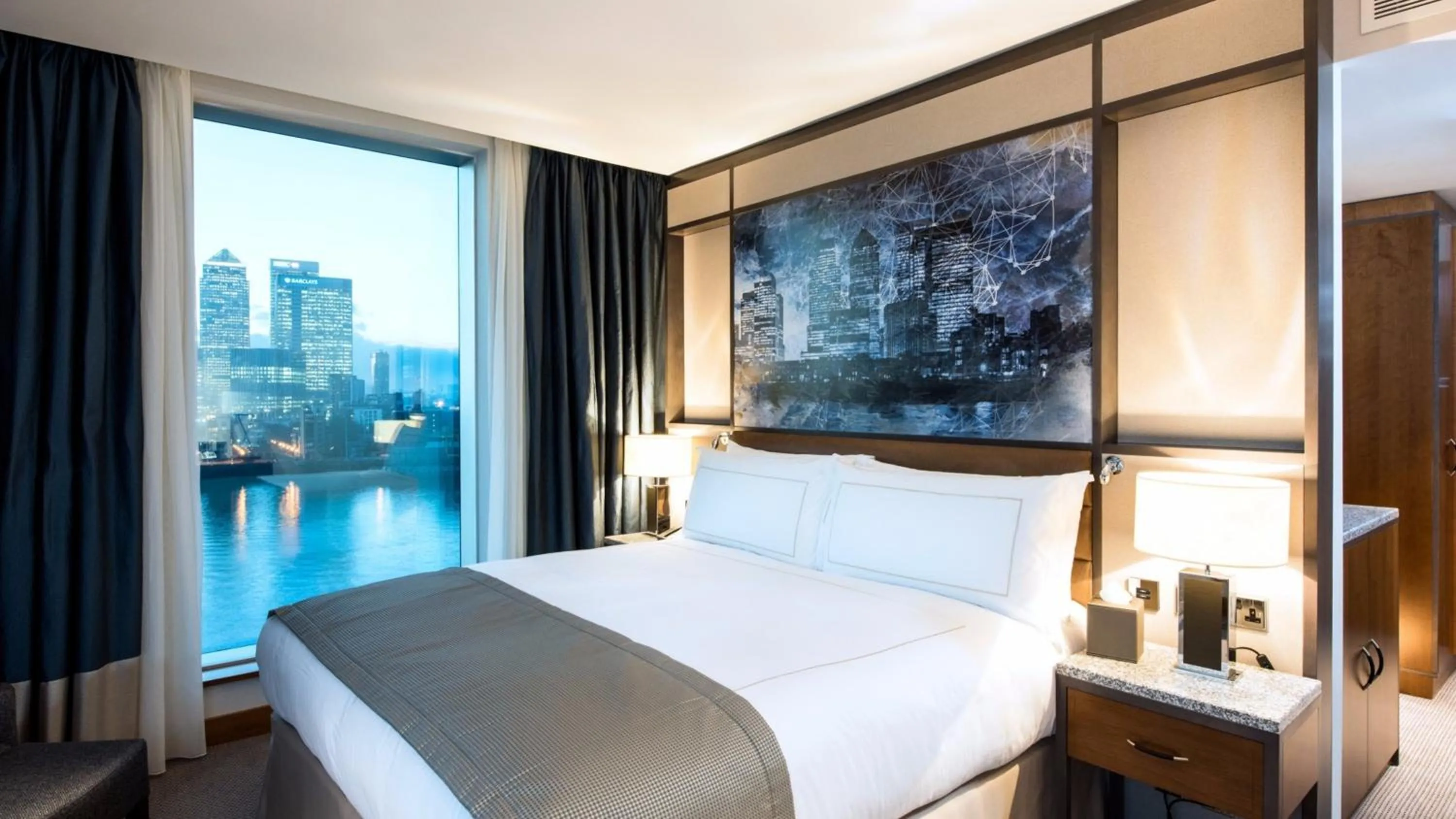 Photo of the whole room, Bed in InterContinental London - The O2