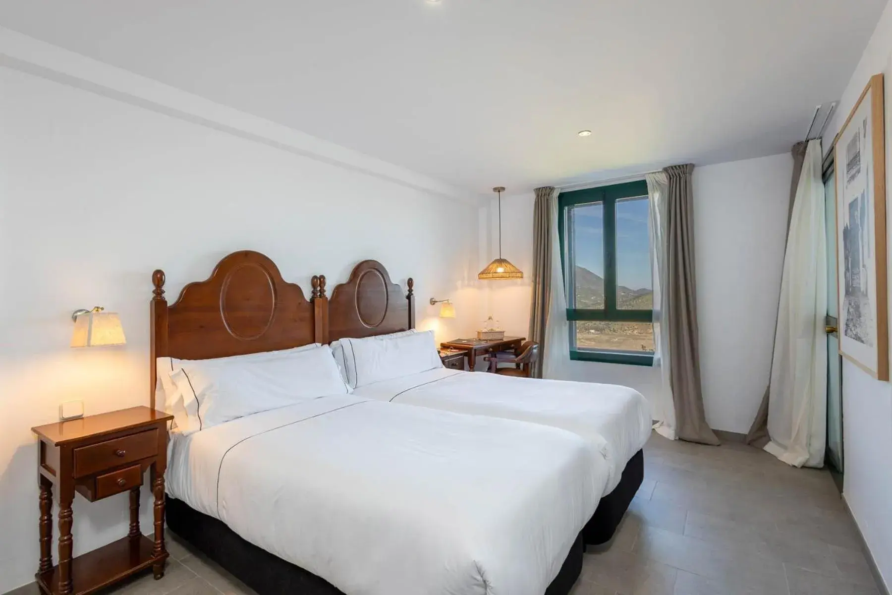 Twin Room - single occupancy in Hotel Tugasa Arco de la Villa Twin Room - single occupancy in Hotel Tugasa Arco de la Villa