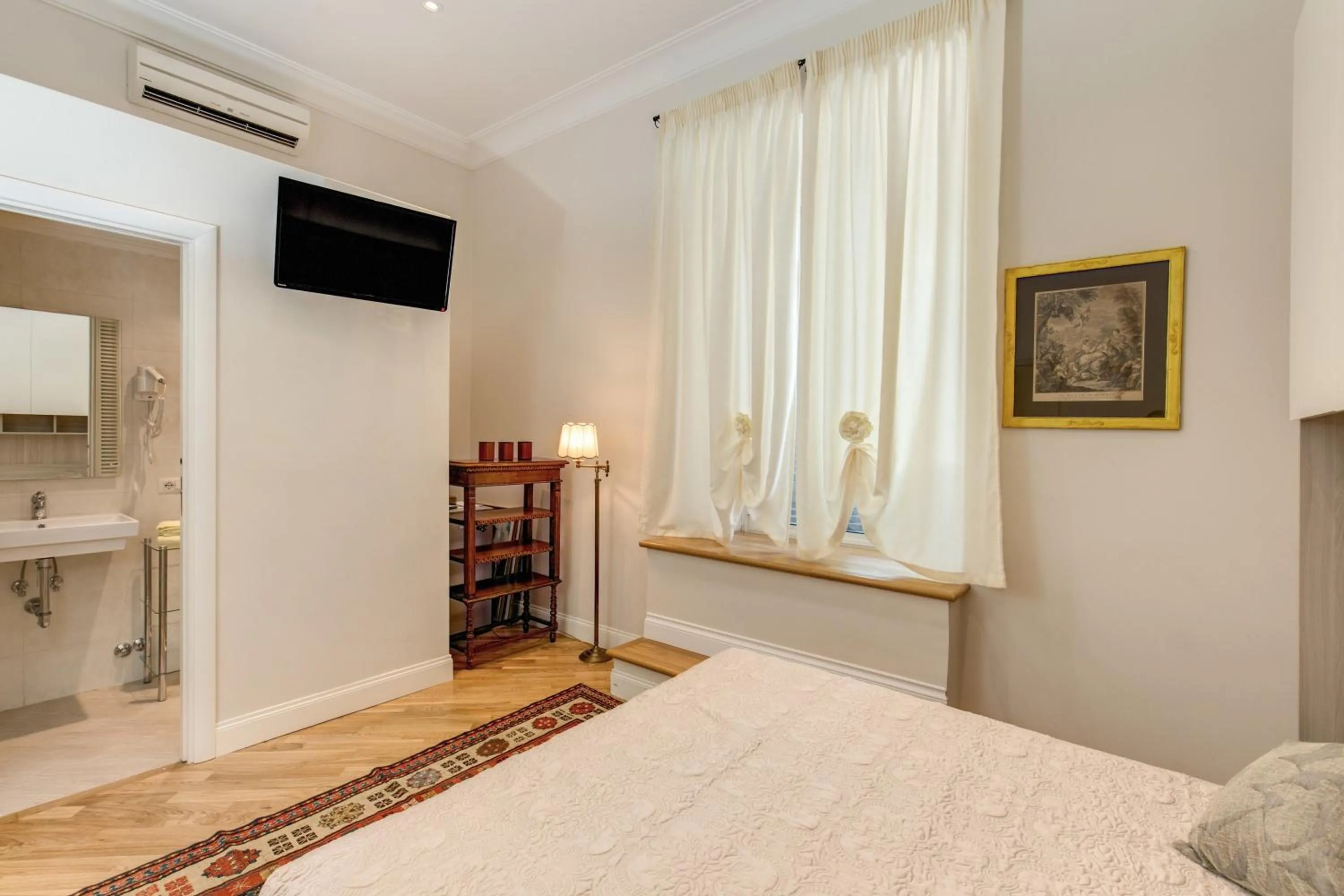 Day, Bed in Casa Claudia Giulio Cesare