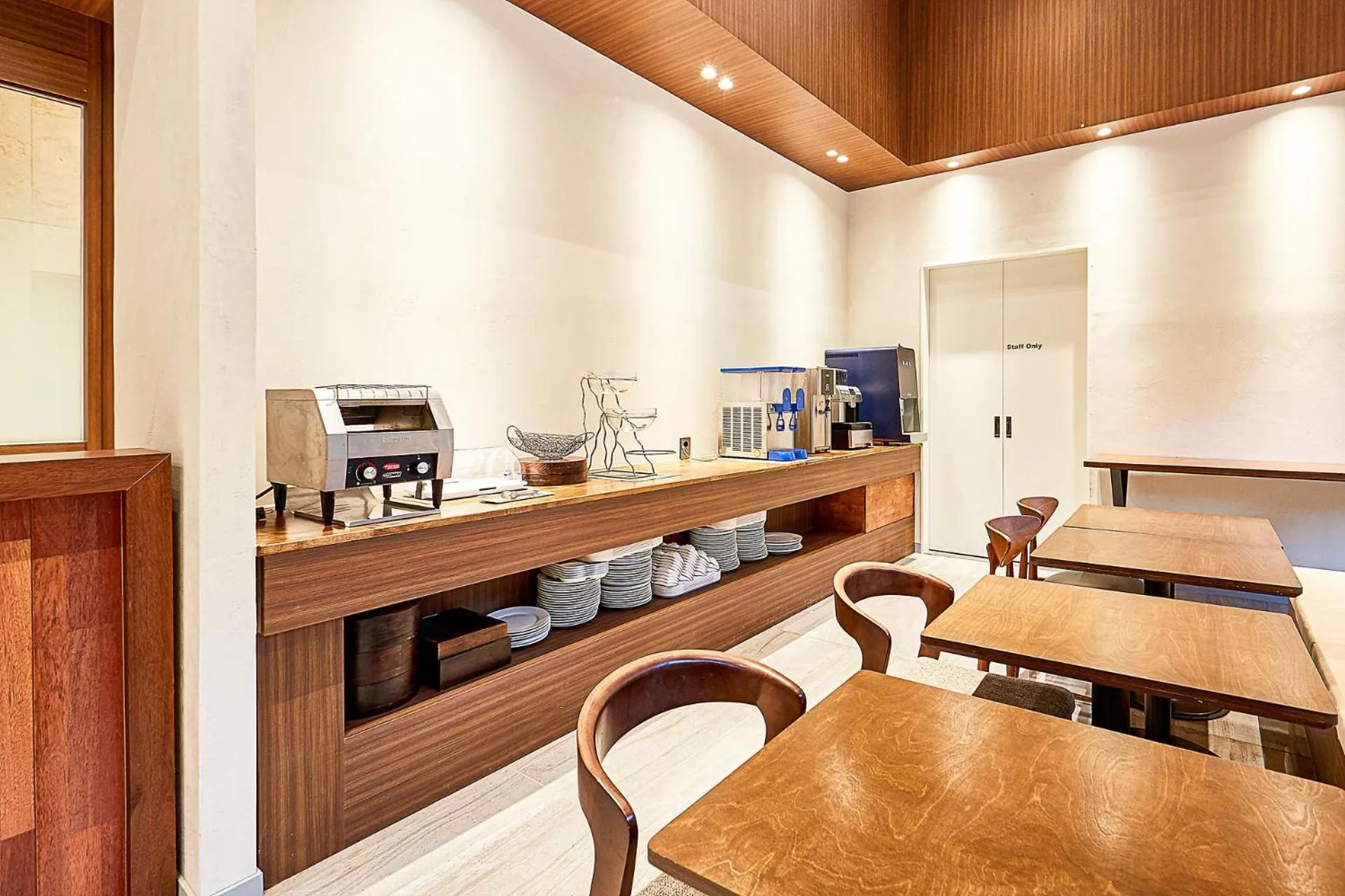 Restaurant/places to eat in Allee Hotel