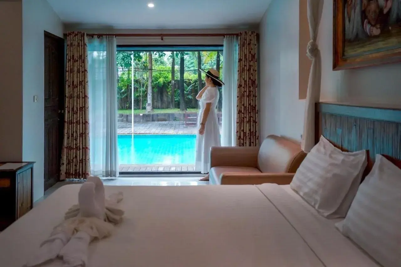 Queen Room with Pool View in Laan Mai Fai Chang Resort Queen Room with Pool View in Laan Mai Fai Chang Resort