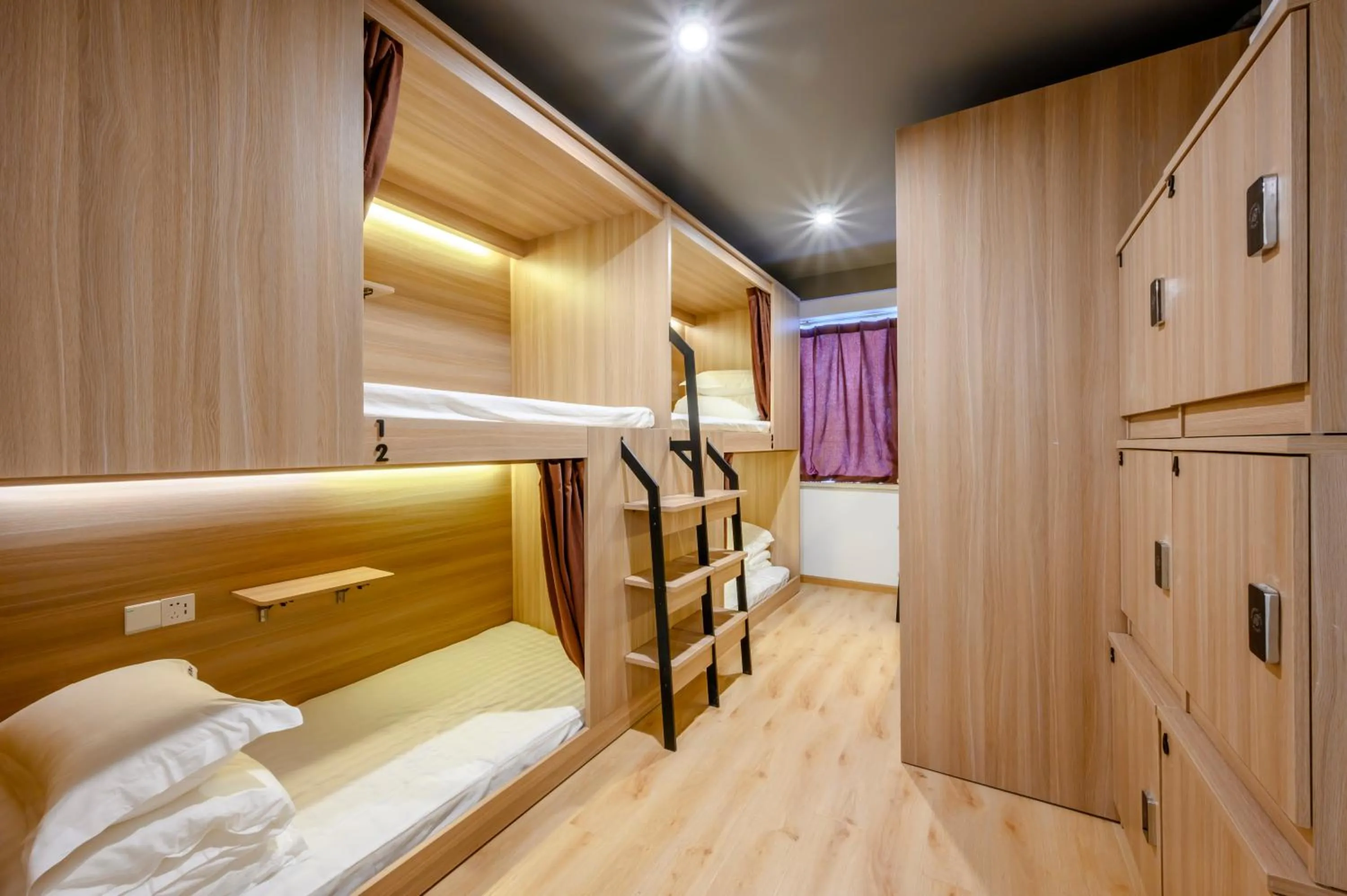 Bedroom, Bed in Wildebeest Youth Hostel