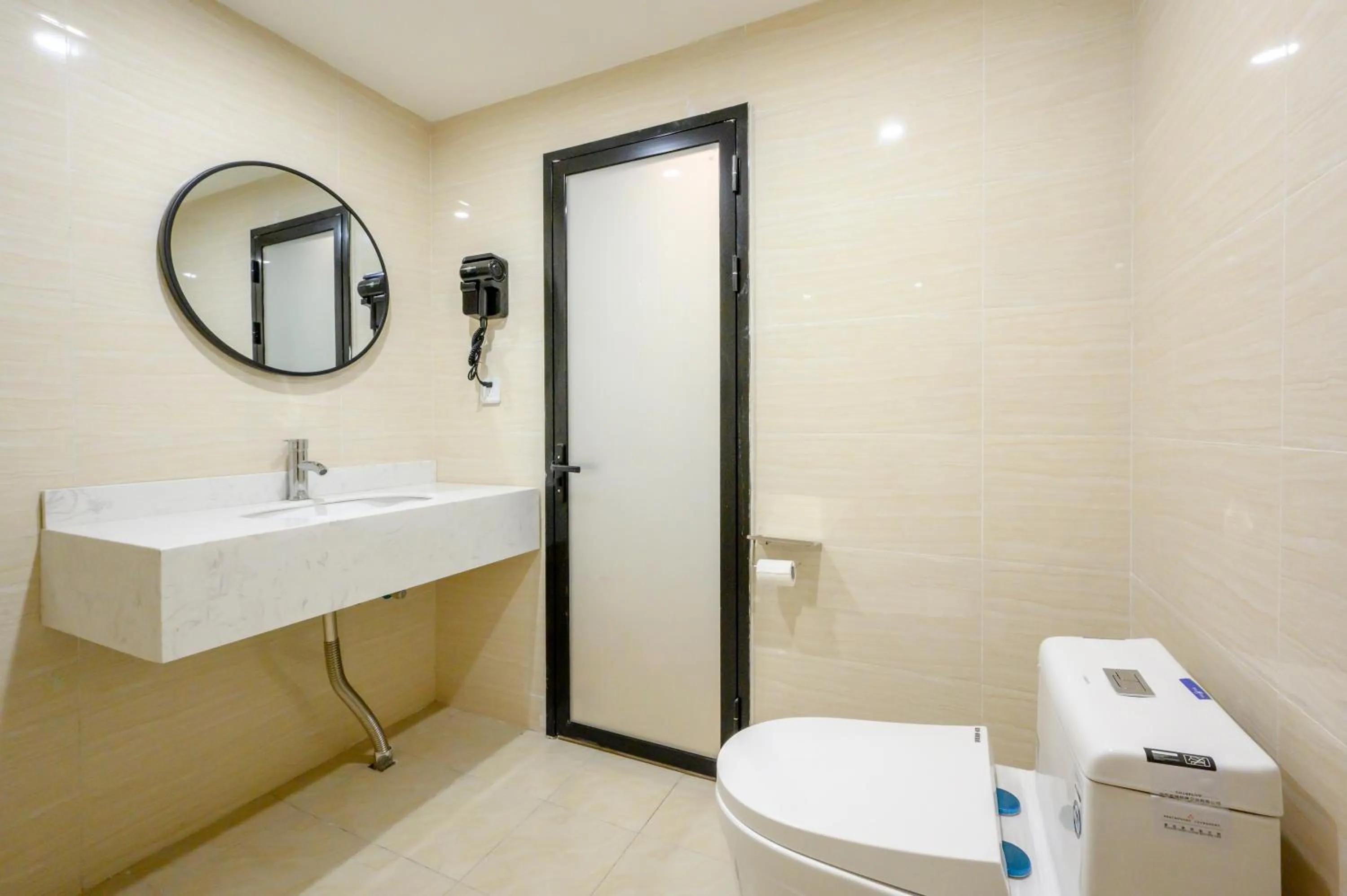 Shower in Wildebeest Youth Hostel