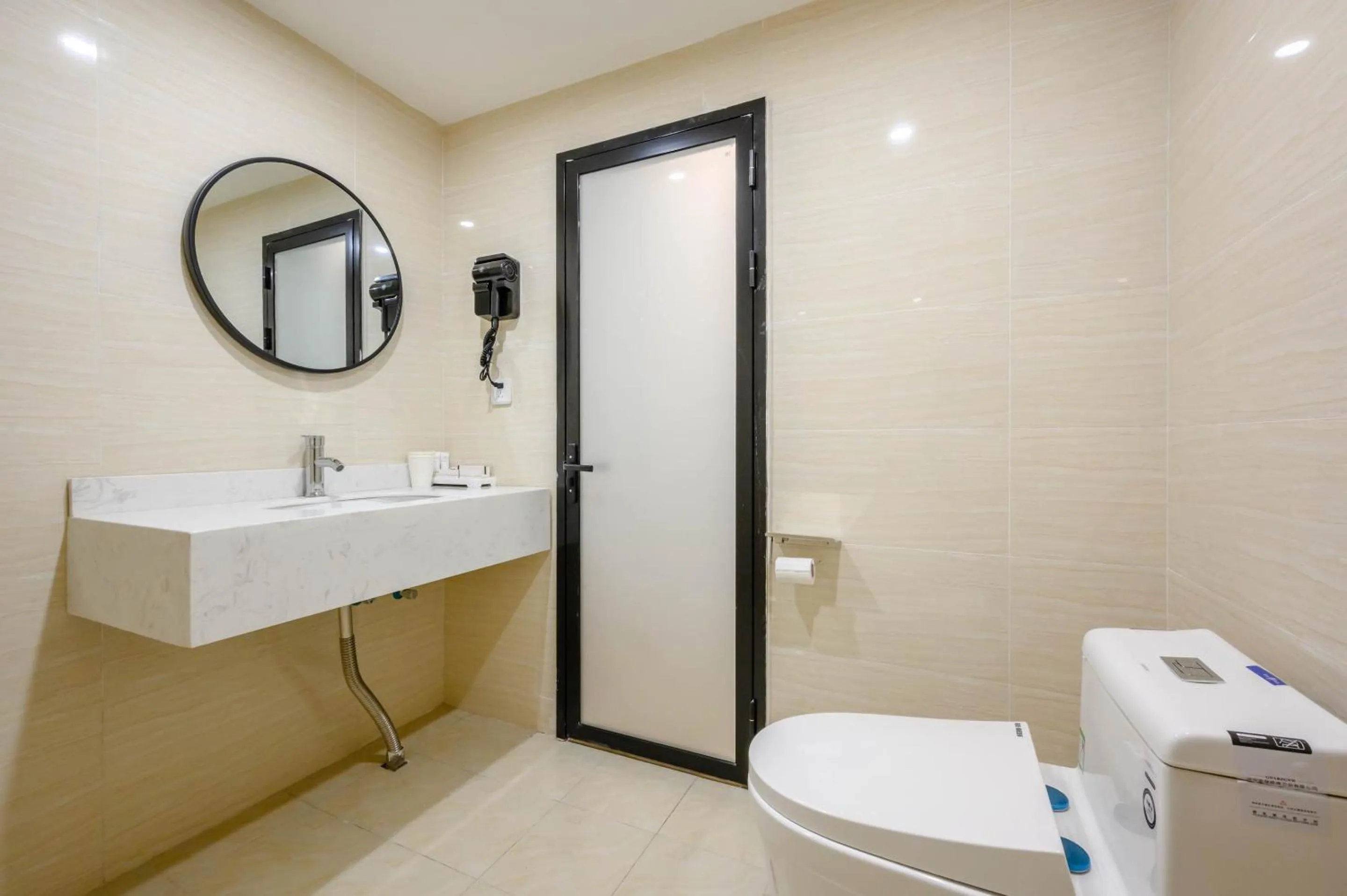 Bathroom in Wildebeest Youth Hostel