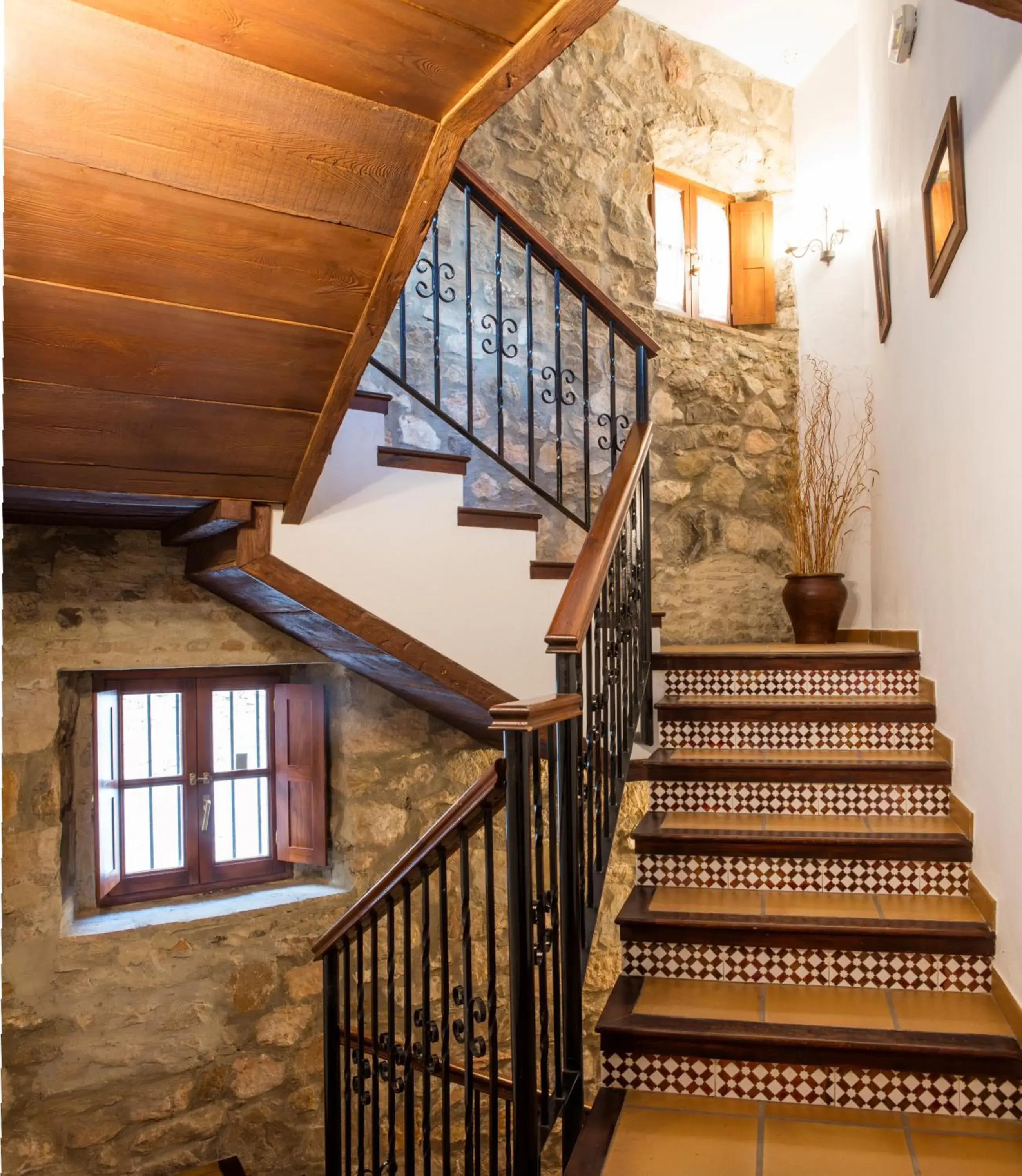 Property building in Tugasa Hotel y Apartamentos rurales La Posada Property building in Tugasa Hotel y Apartamentos rurales La Posada