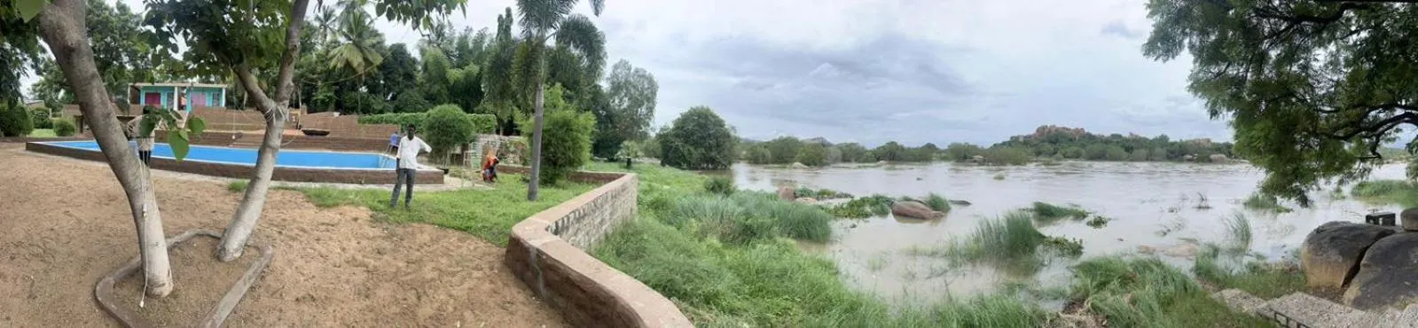 Leo Comforts river view Resort