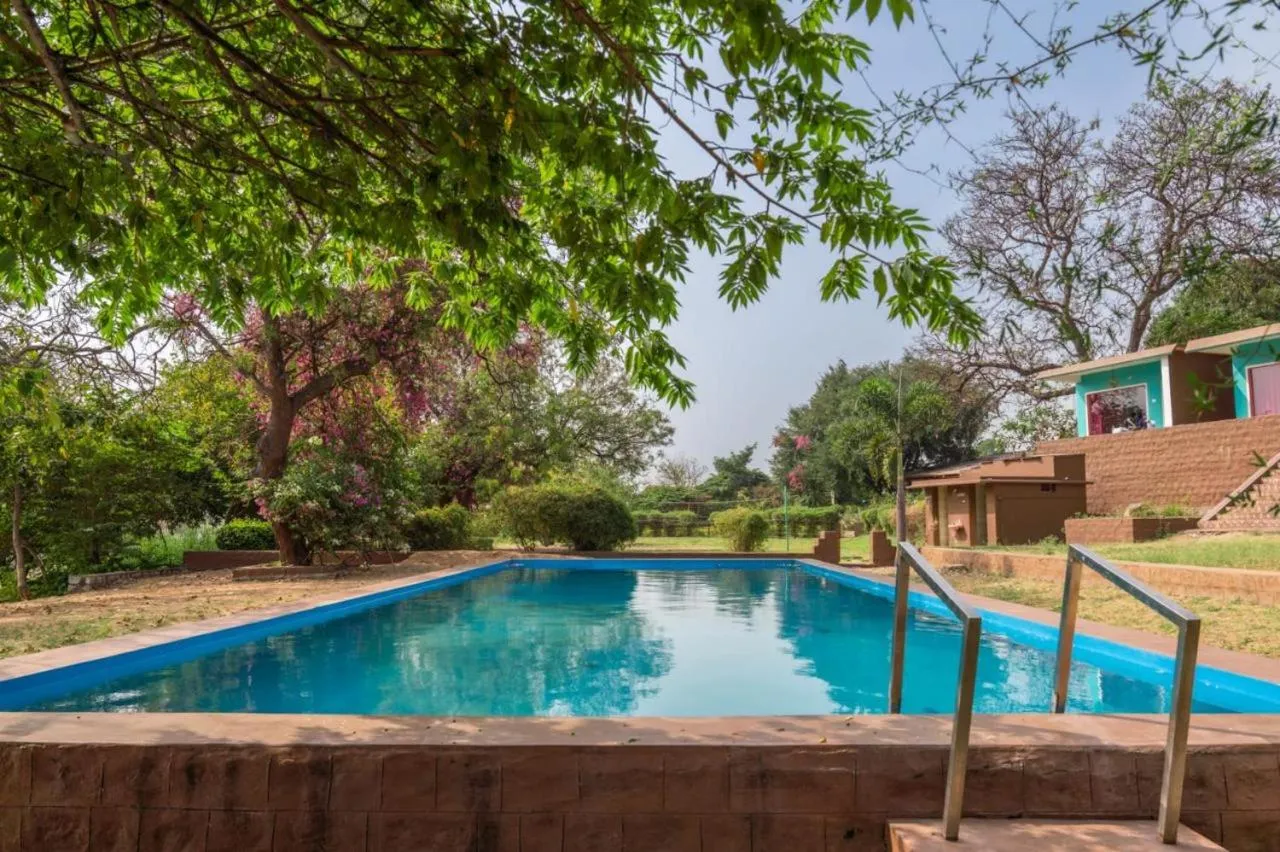 Leo Comforts river view Resort