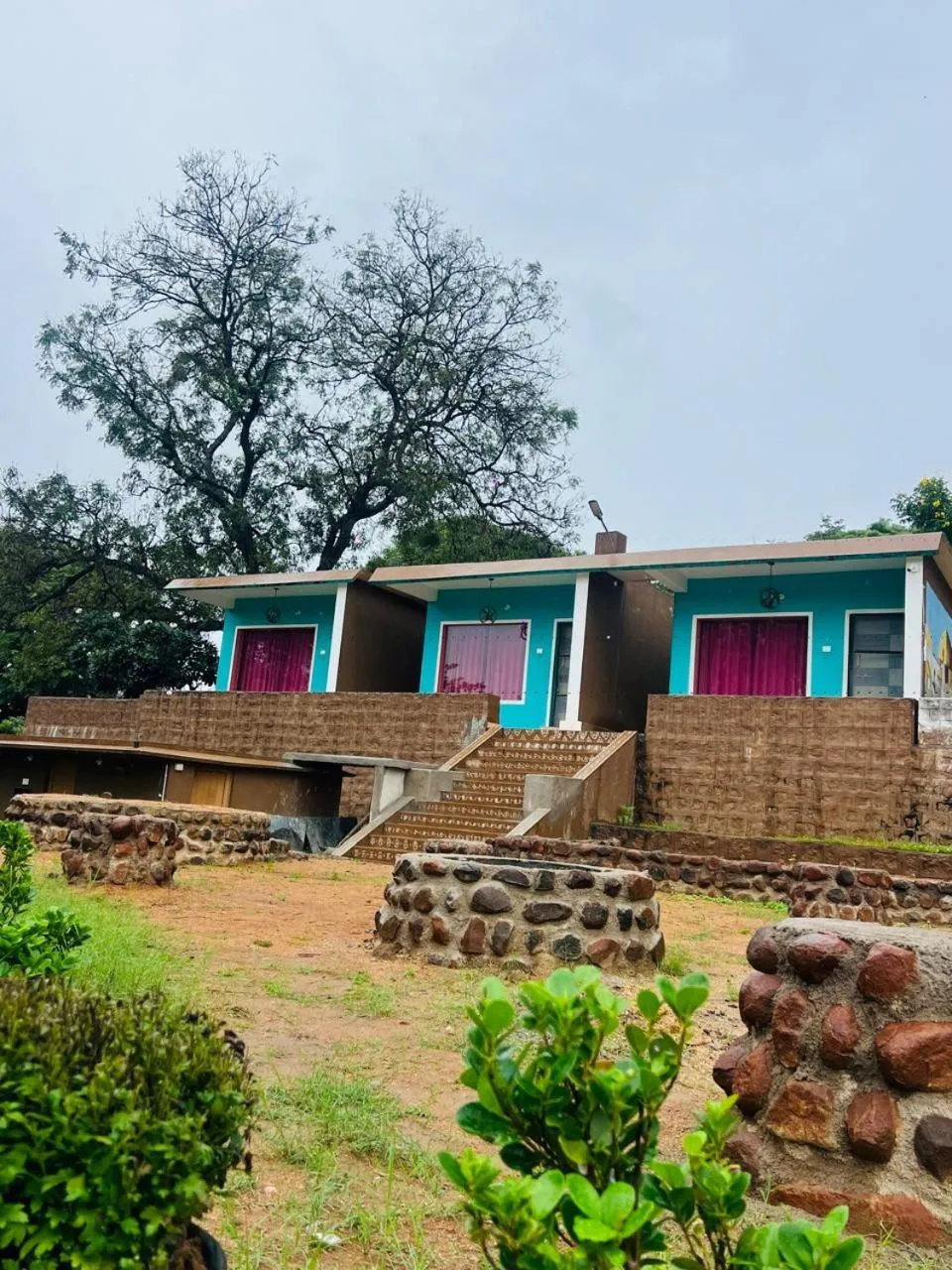 Leo Comforts river view Resort