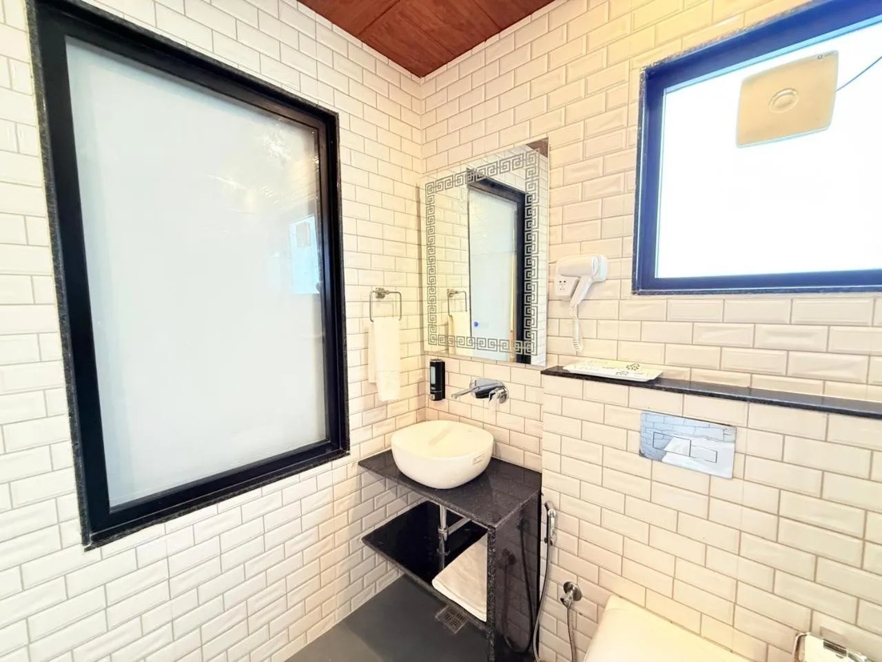 Toilet in Rasa Boutique Stay