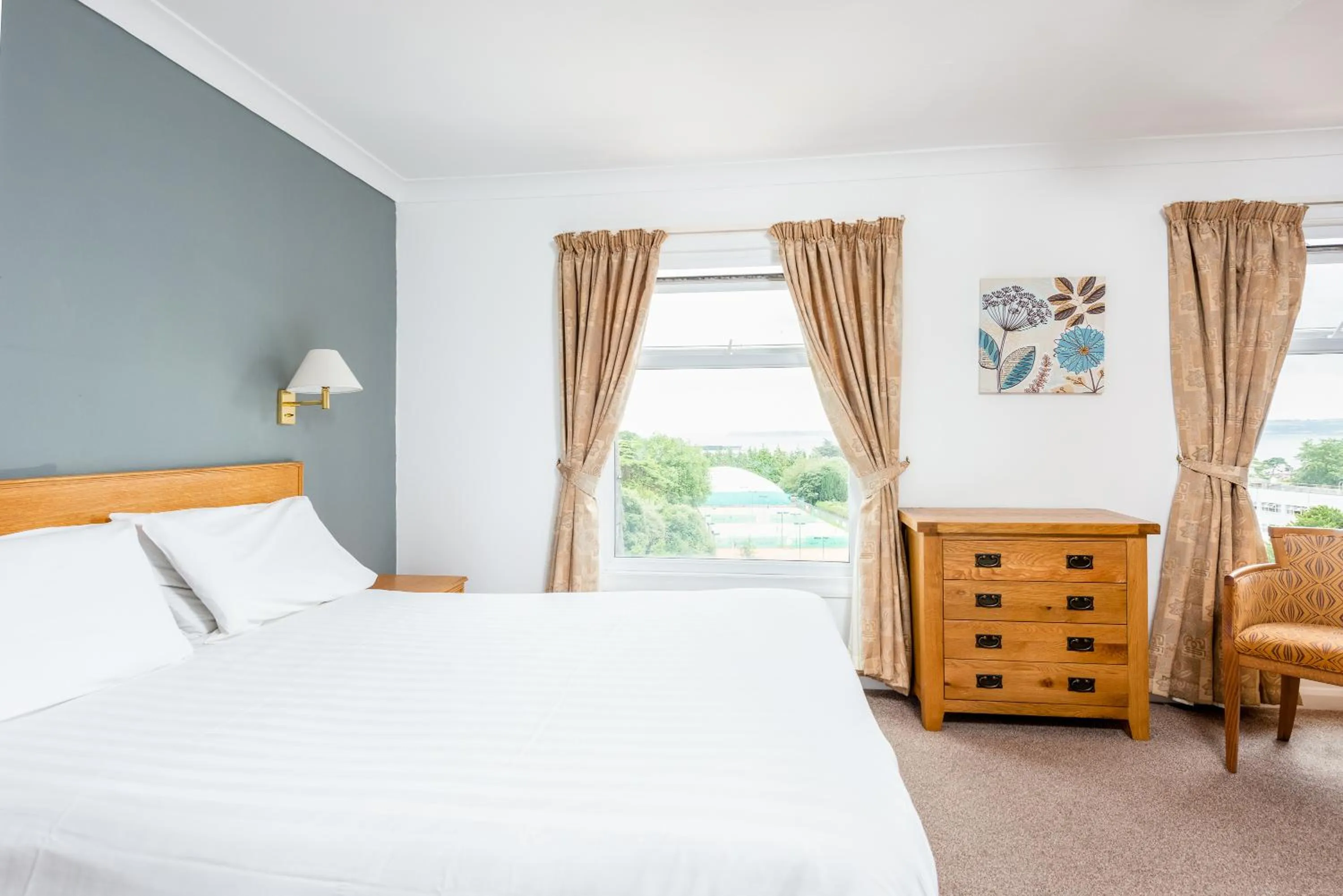 Bed in Abbey Lawn Hotel