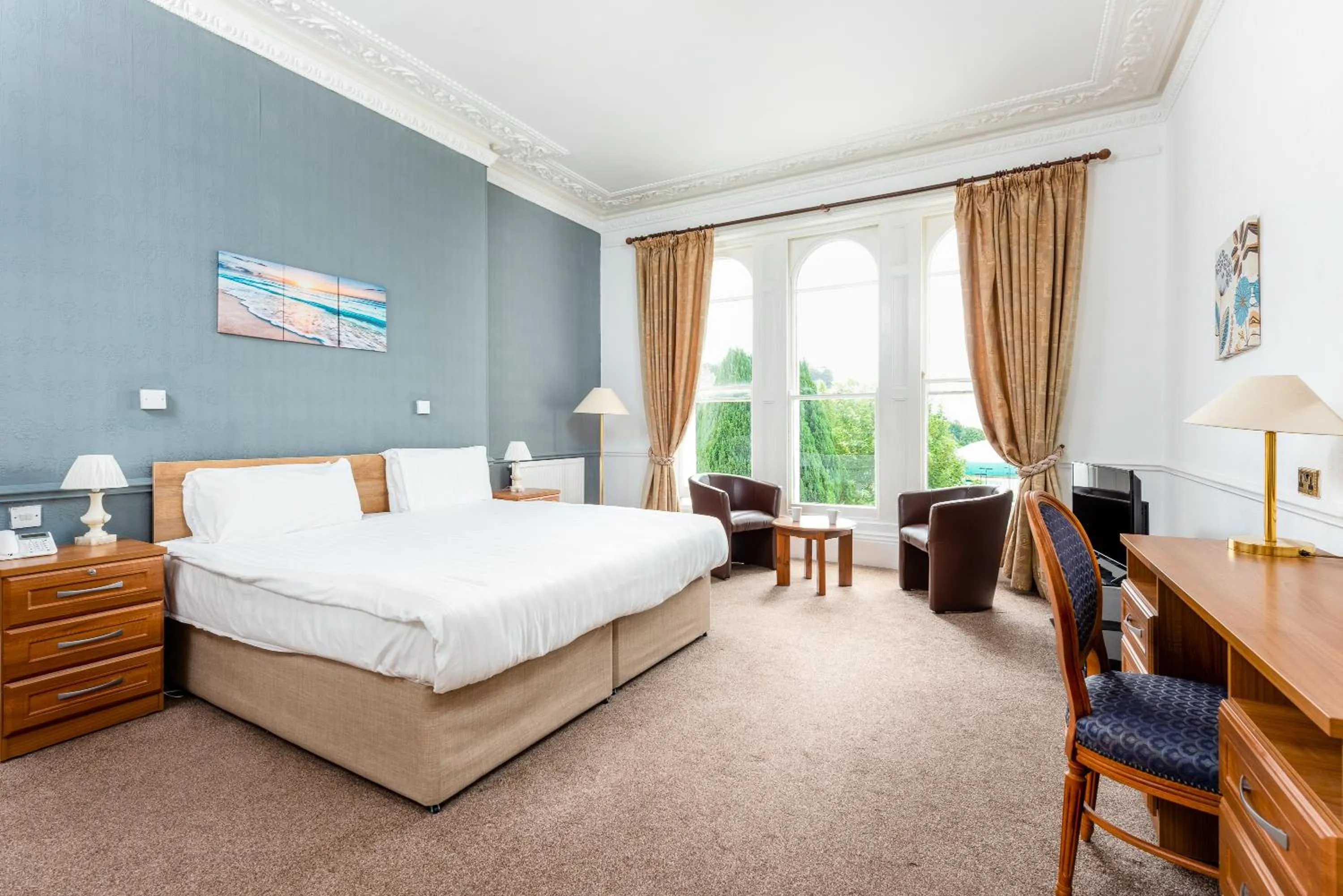 Bed in Abbey Lawn Hotel