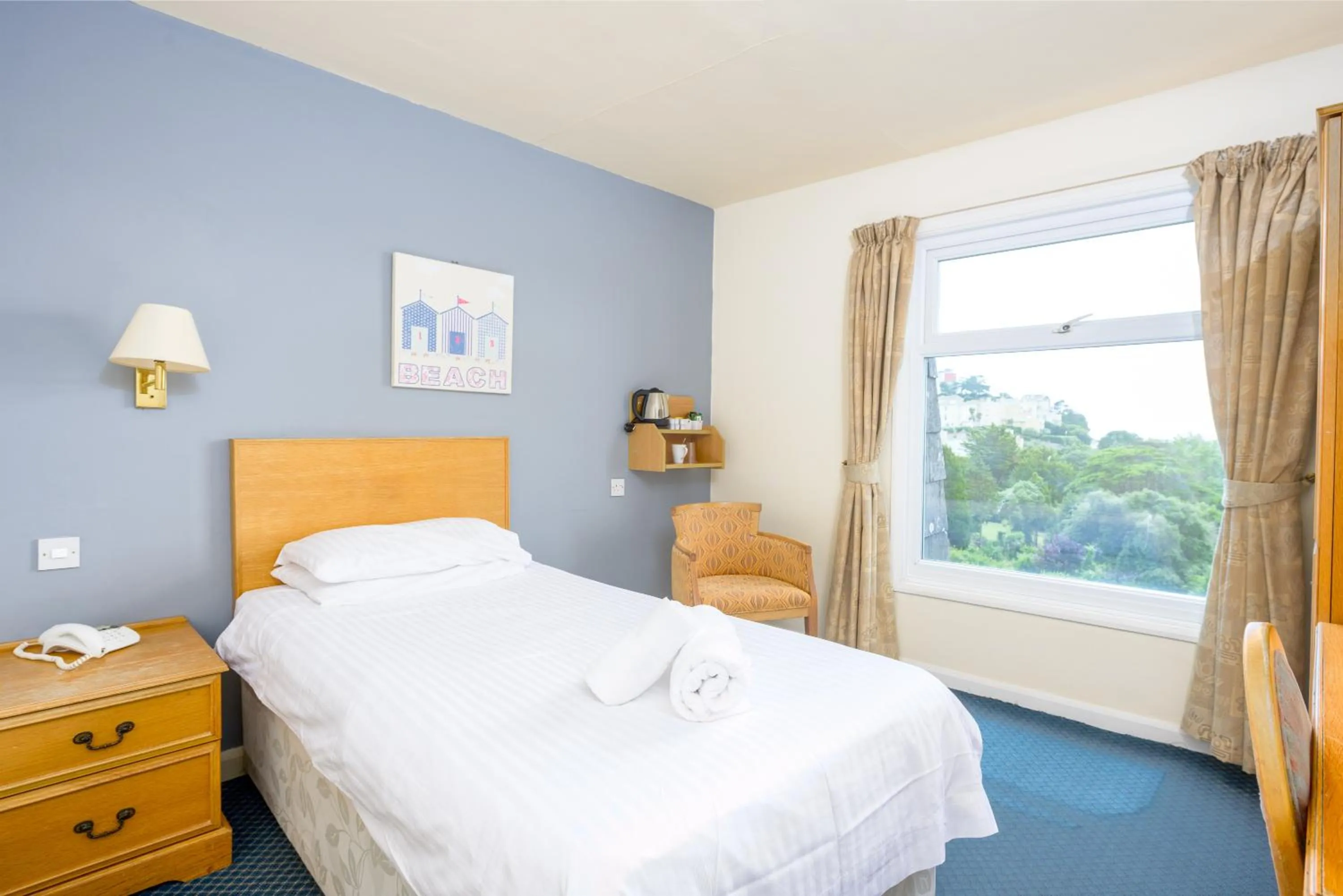 Bed in Abbey Lawn Hotel