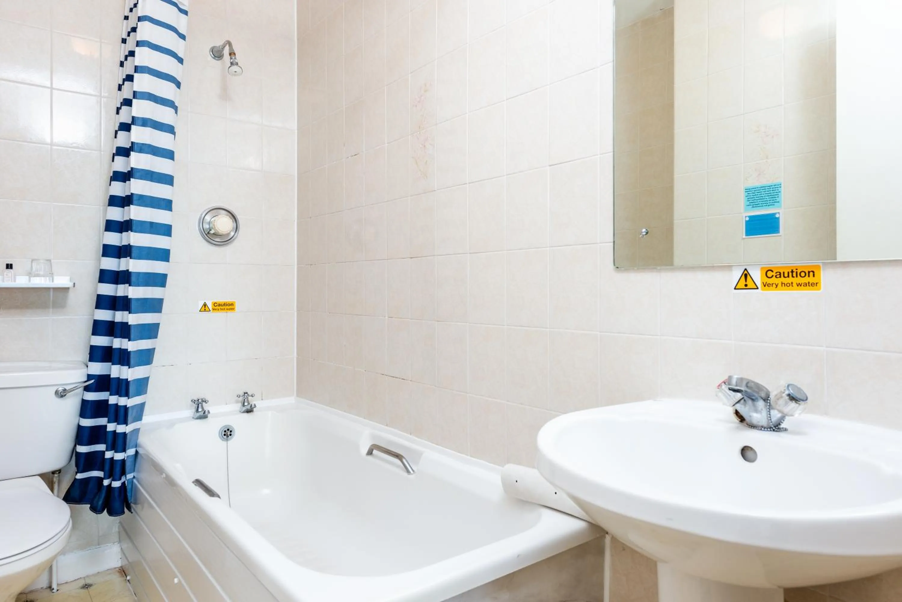 Bathroom in Abbey Lawn Hotel