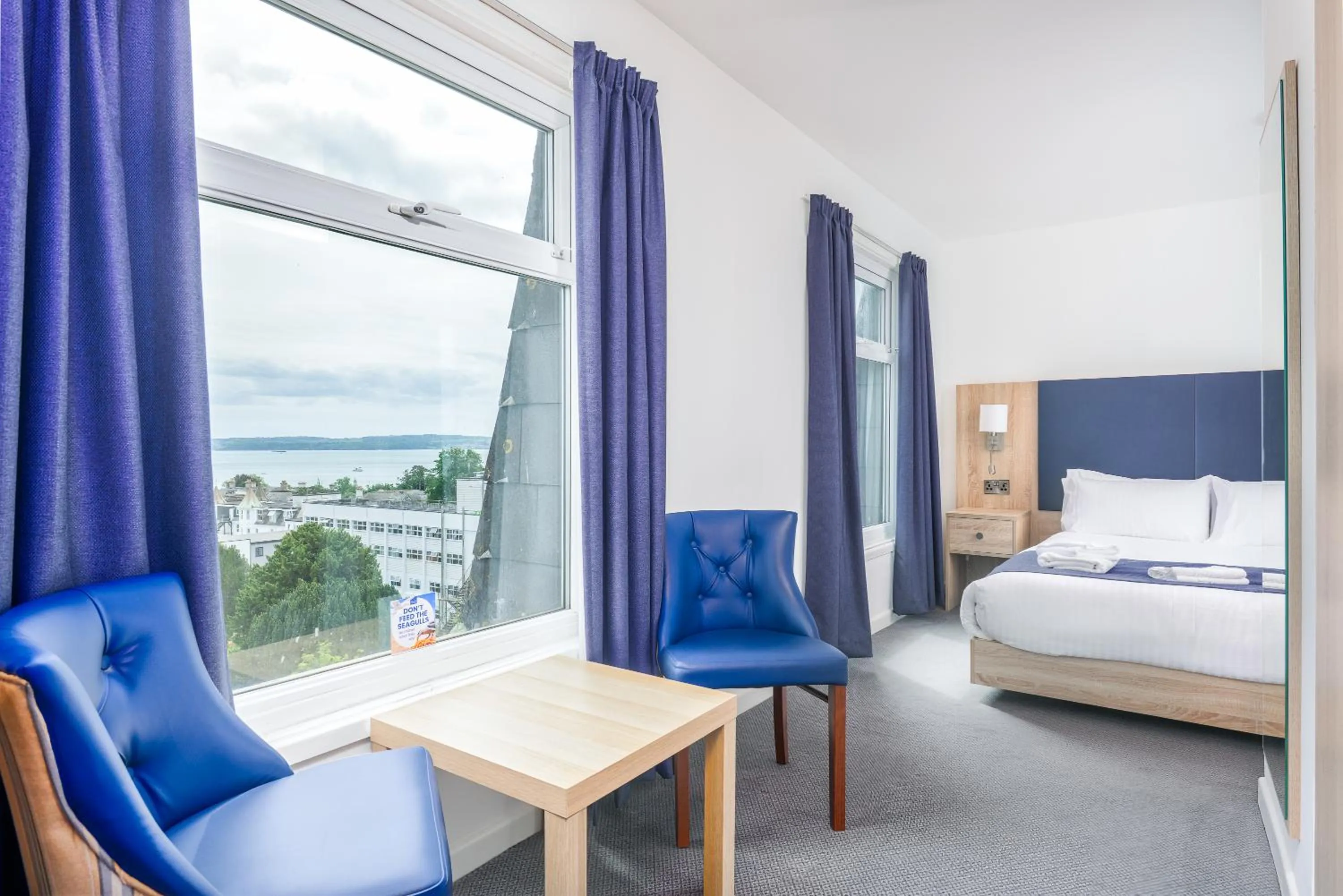 Seating area, Bed in Abbey Lawn Hotel