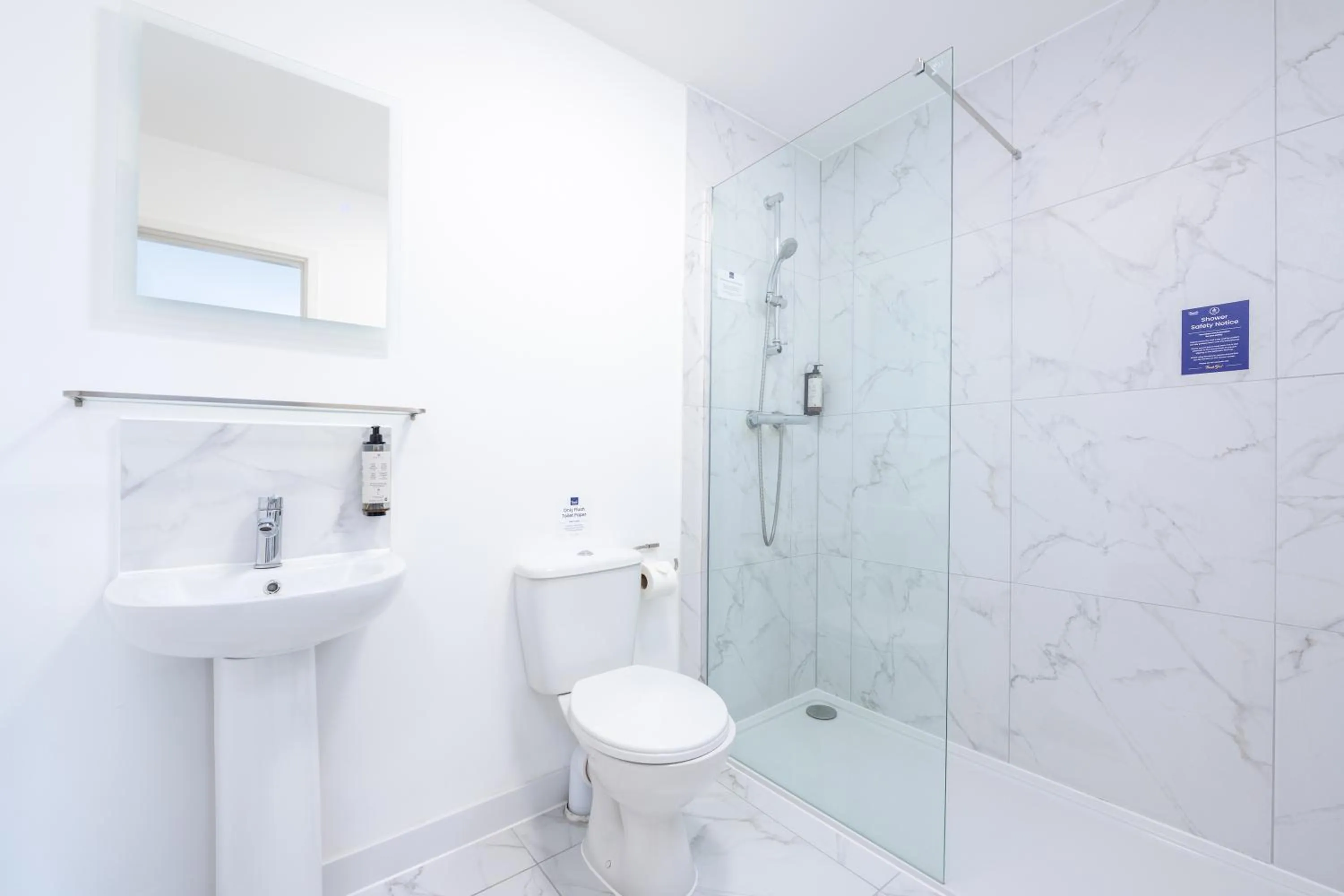 Shower in Abbey Lawn Hotel