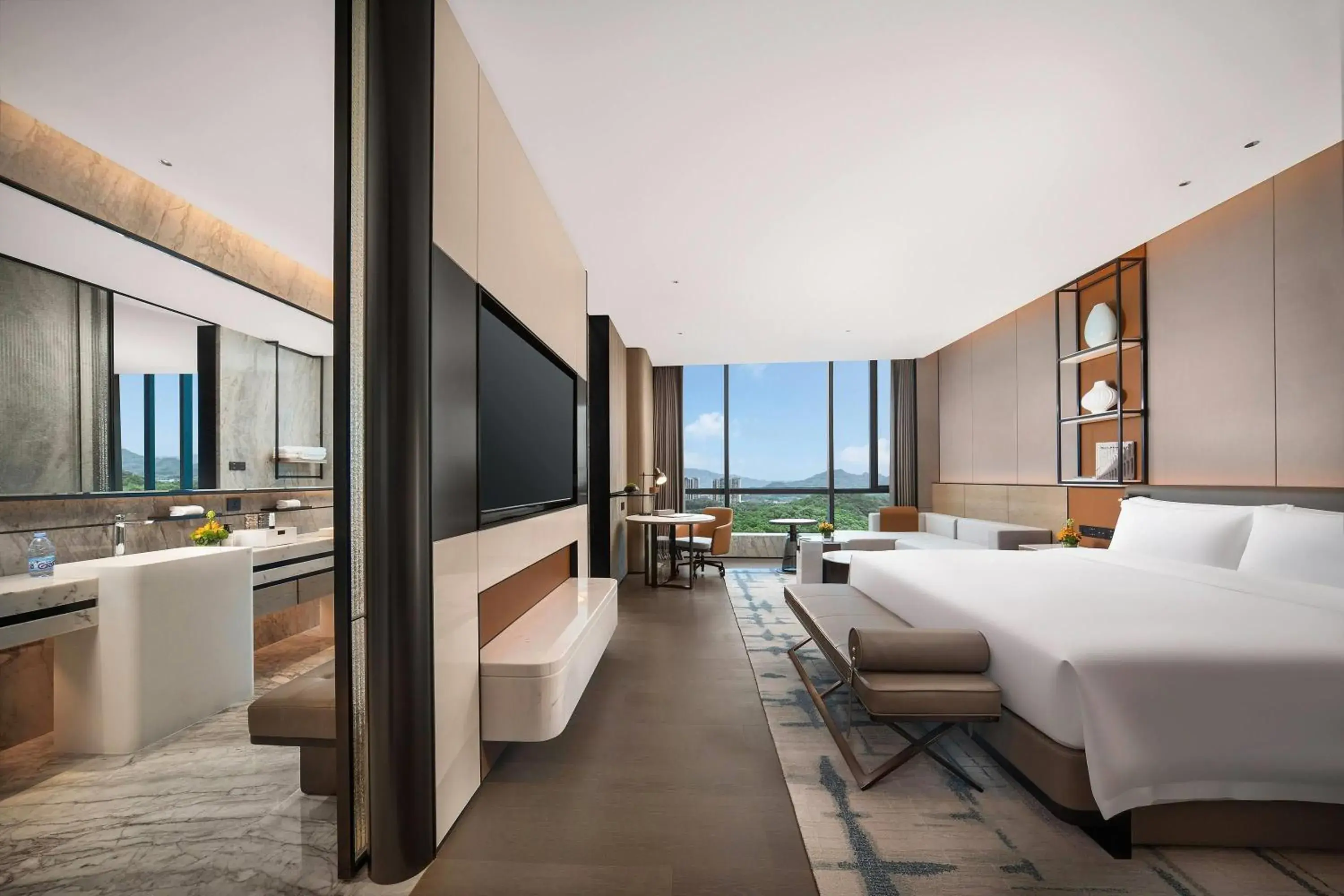 Deluxe King Room in Wyndham Grand Shenzhen Guangming Deluxe King Room in Wyndham Grand Shenzhen Guangming