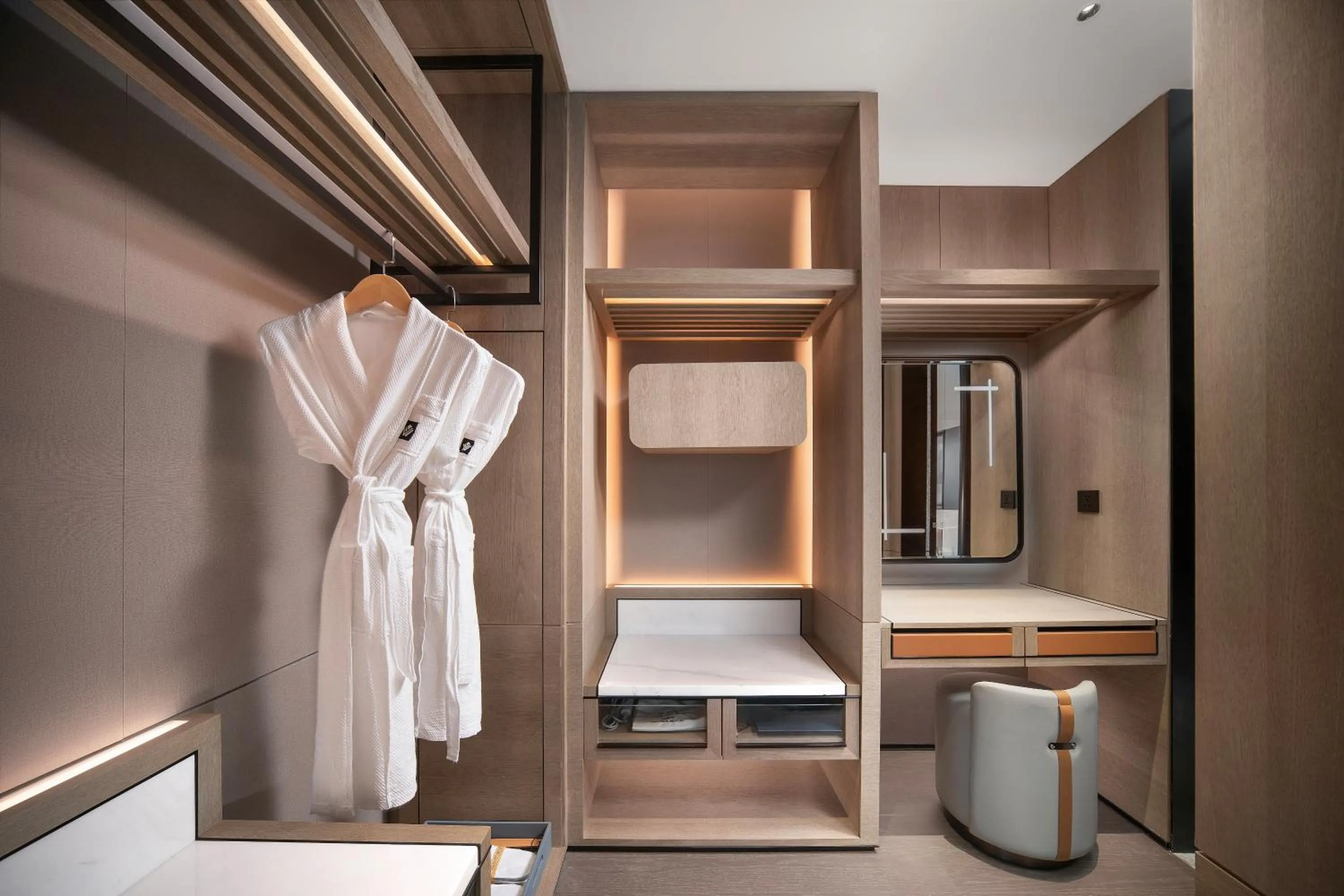 wardrobe in Wyndham Grand Shenzhen Guangming