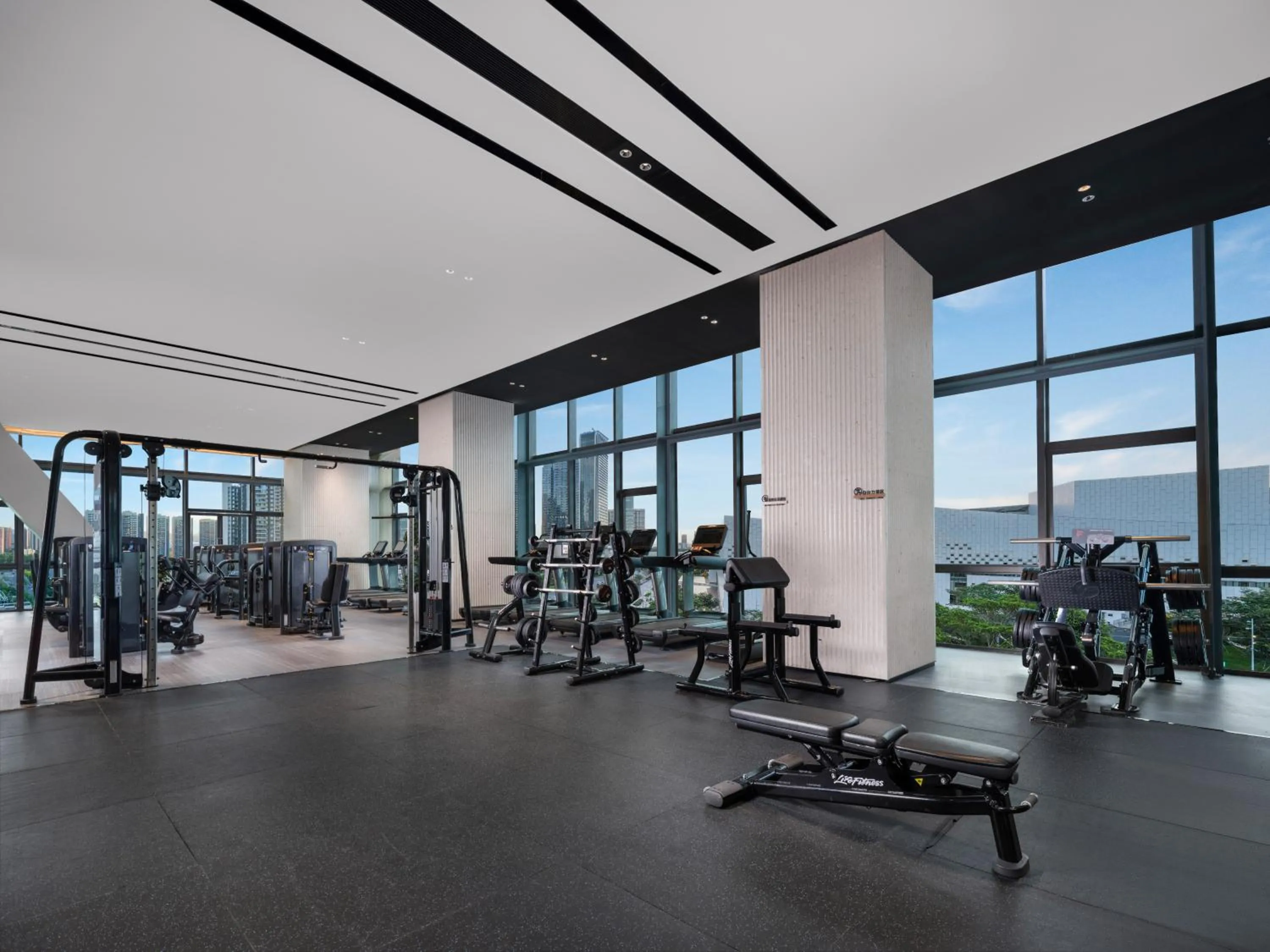 Fitness centre/facilities in Wyndham Grand Shenzhen Guangming