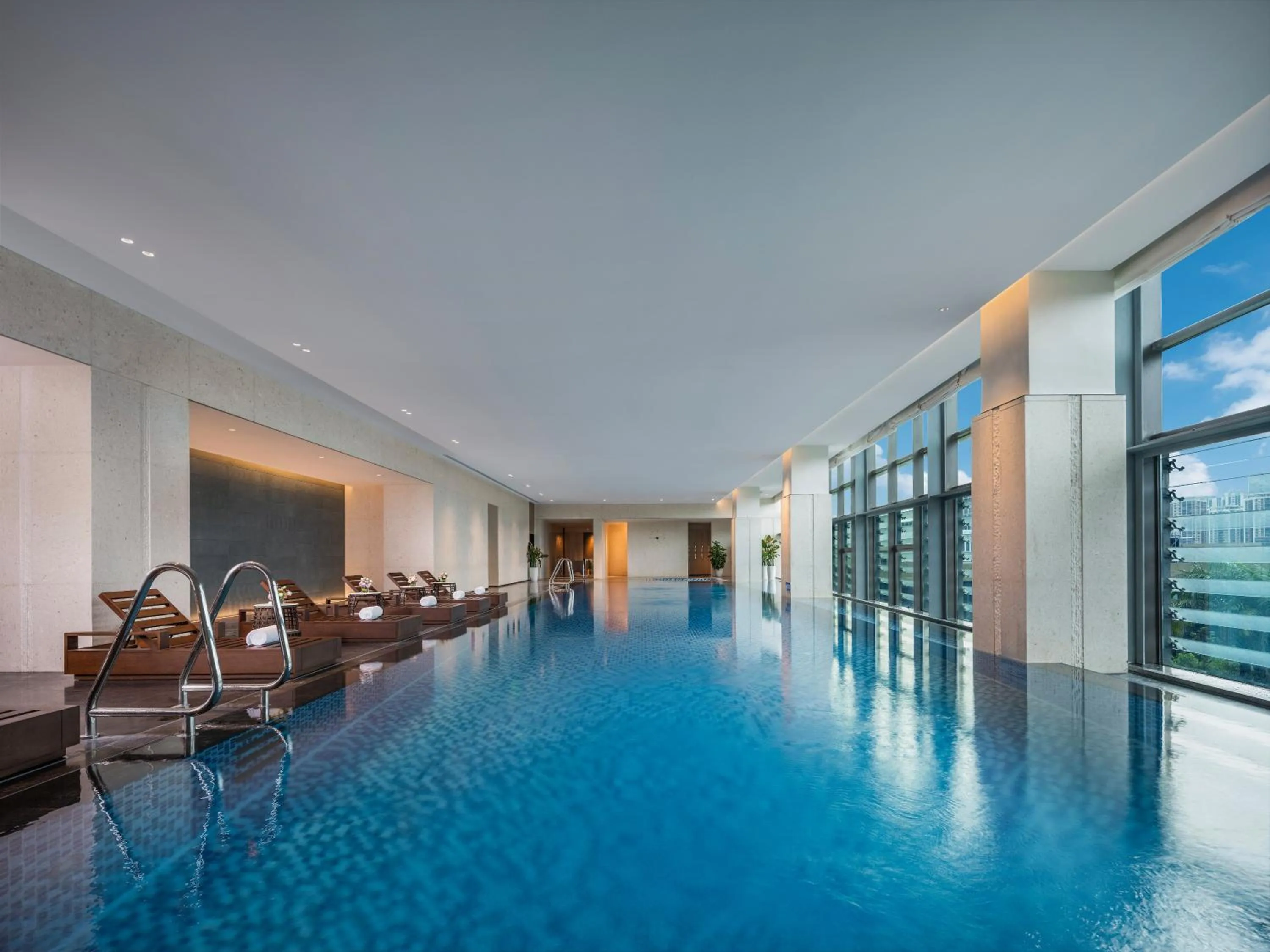 Swimming pool in Wyndham Grand Shenzhen Guangming