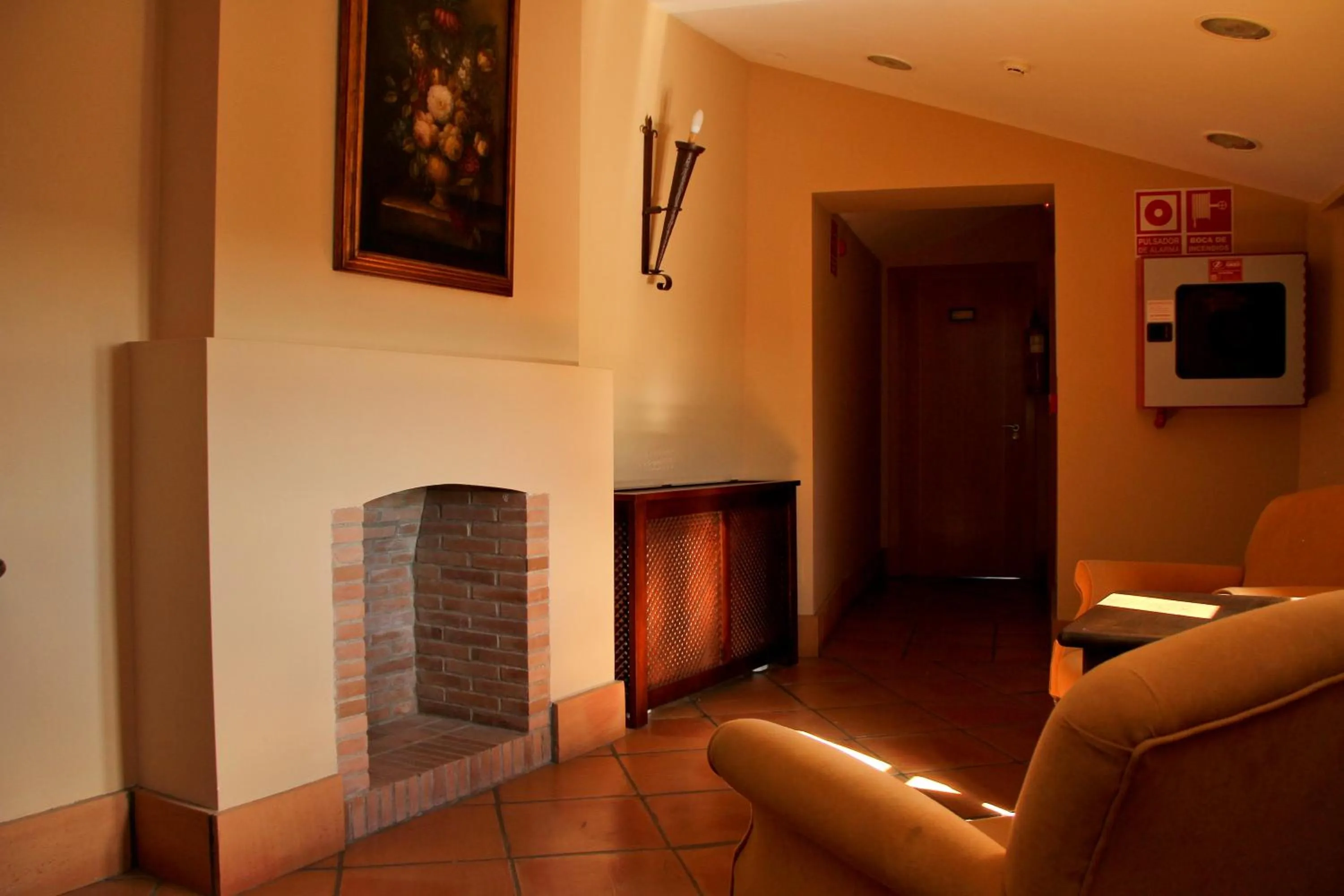 Communal lounge/ TV room in Hotel Tugasa Castillo de Castellar