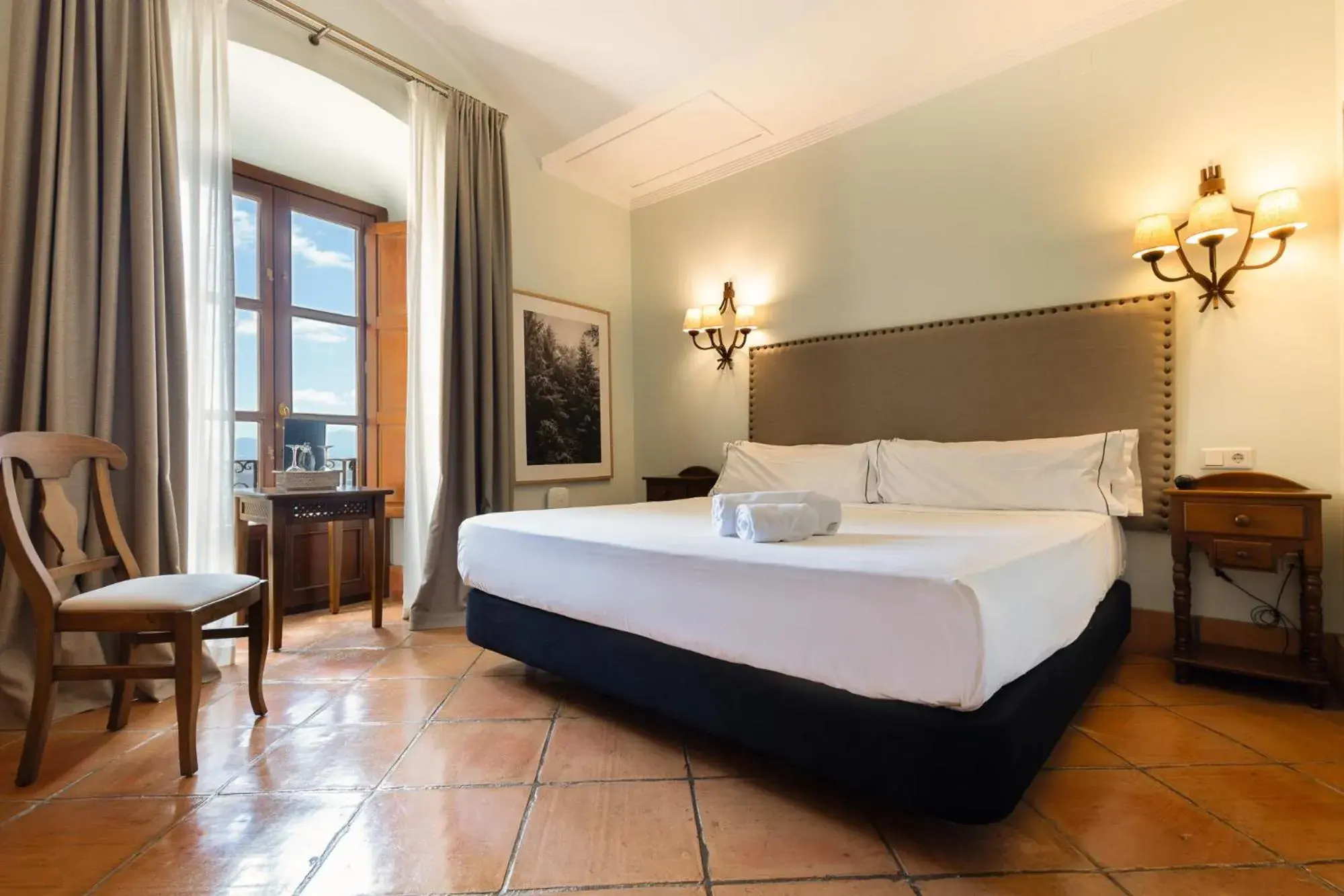 Photo of the whole room, Bed in Hotel Tugasa Castillo de Castellar Photo of the whole room, Bed in Hotel Tugasa Castillo de Castellar