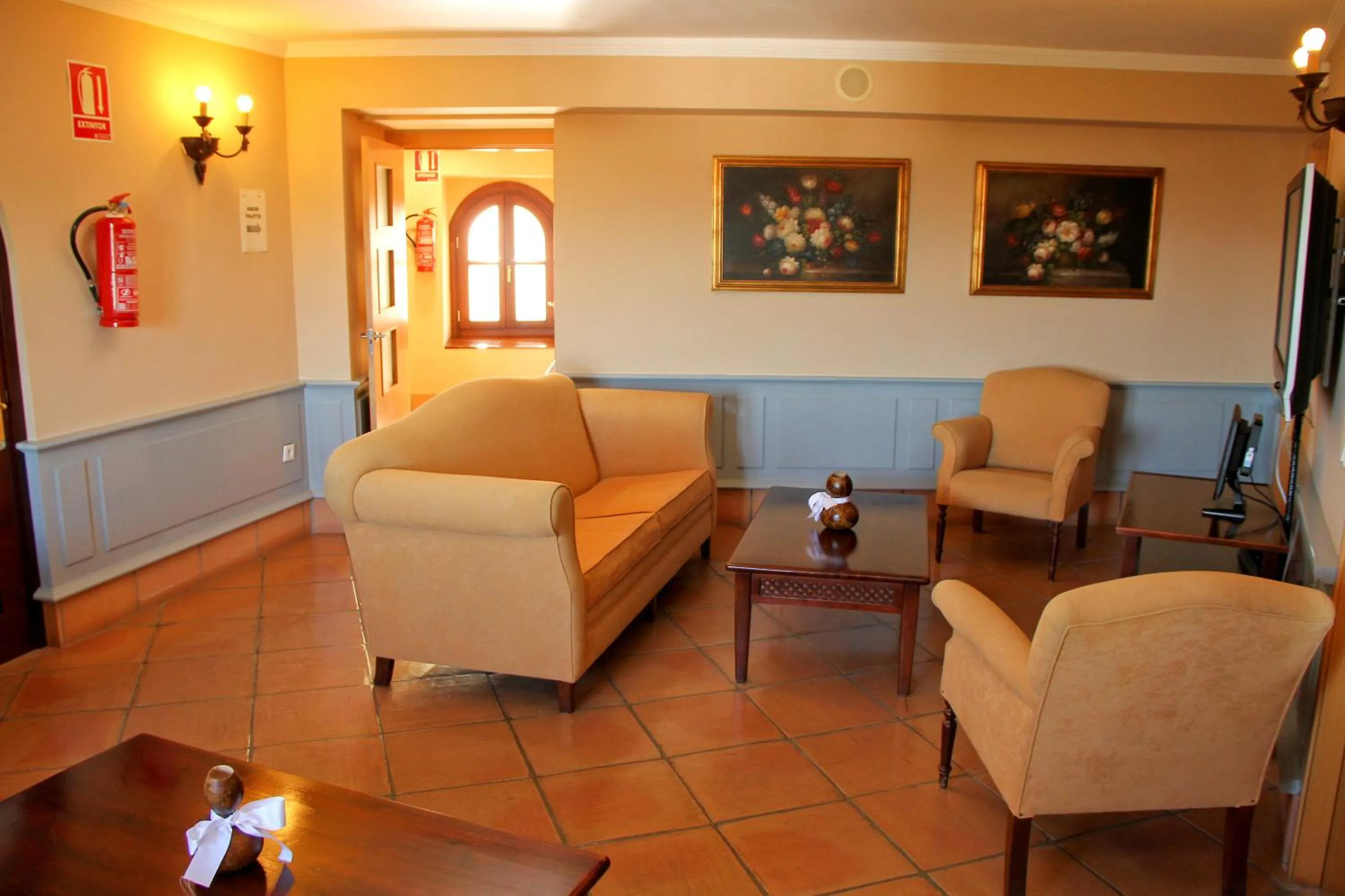 Communal lounge/ TV room in Hotel Tugasa Castillo de Castellar