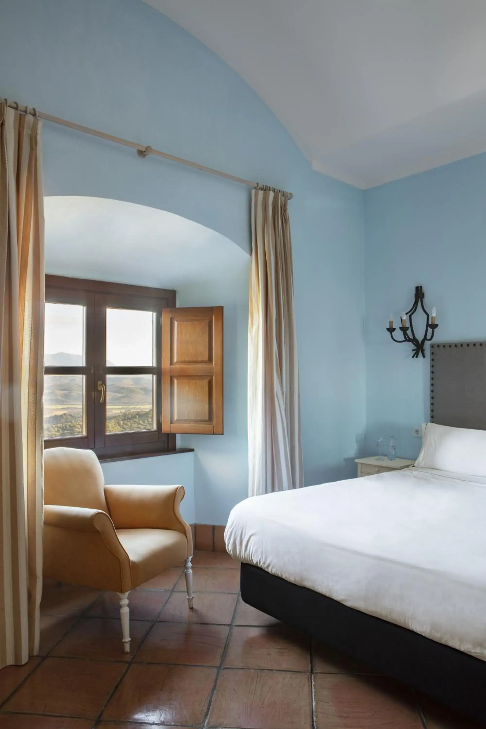 Photo of the whole room, Bed in Hotel Tugasa Castillo de Castellar Photo of the whole room, Bed in Hotel Tugasa Castillo de Castellar