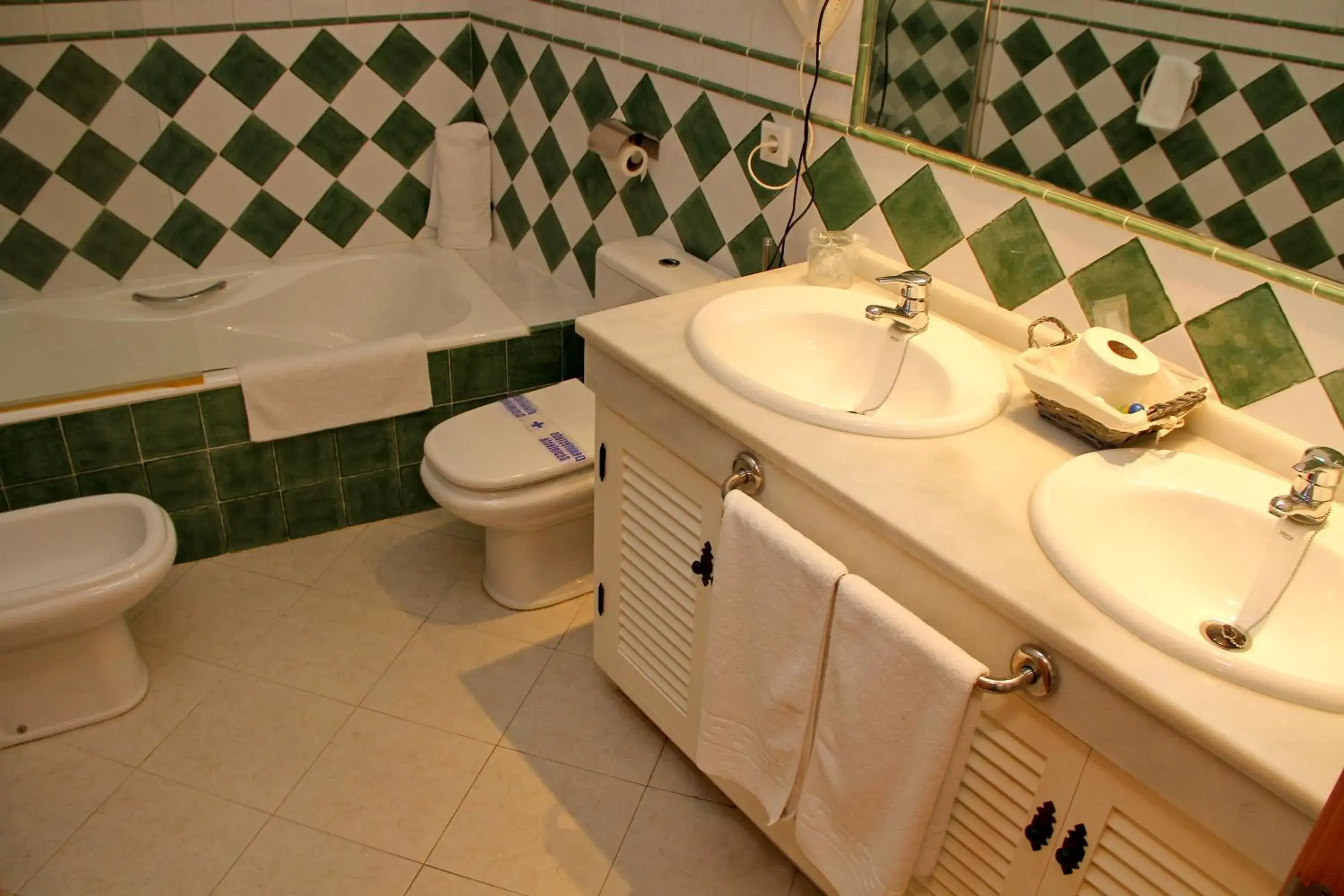 Bathroom in Hotel Tugasa Castillo de Castellar Bathroom in Hotel Tugasa Castillo de Castellar