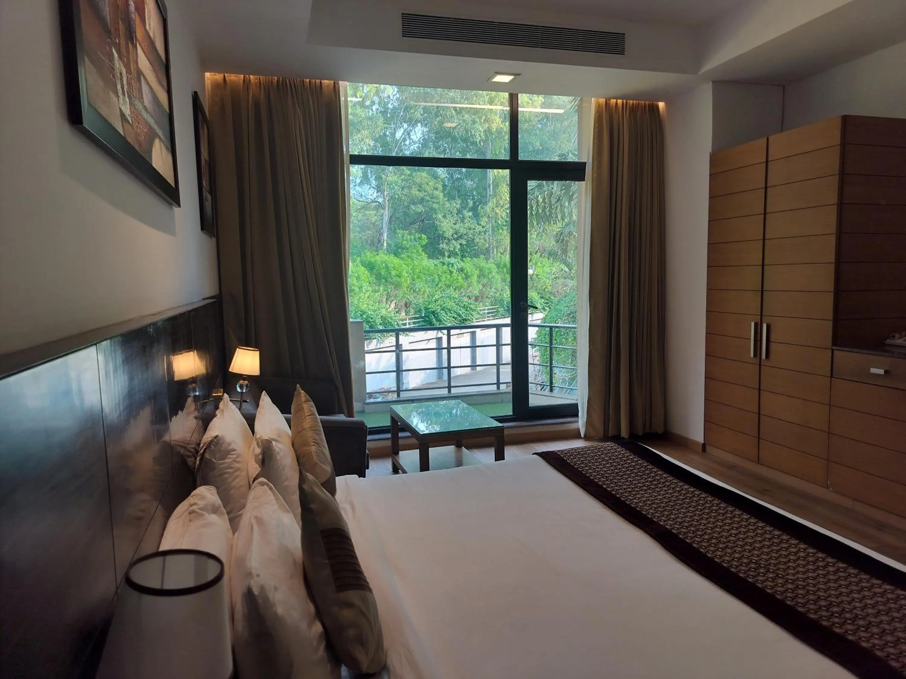 Bed in Stellar Resorts By Bel-La Monde, Rajokri, Near IGI Airport, Delhi