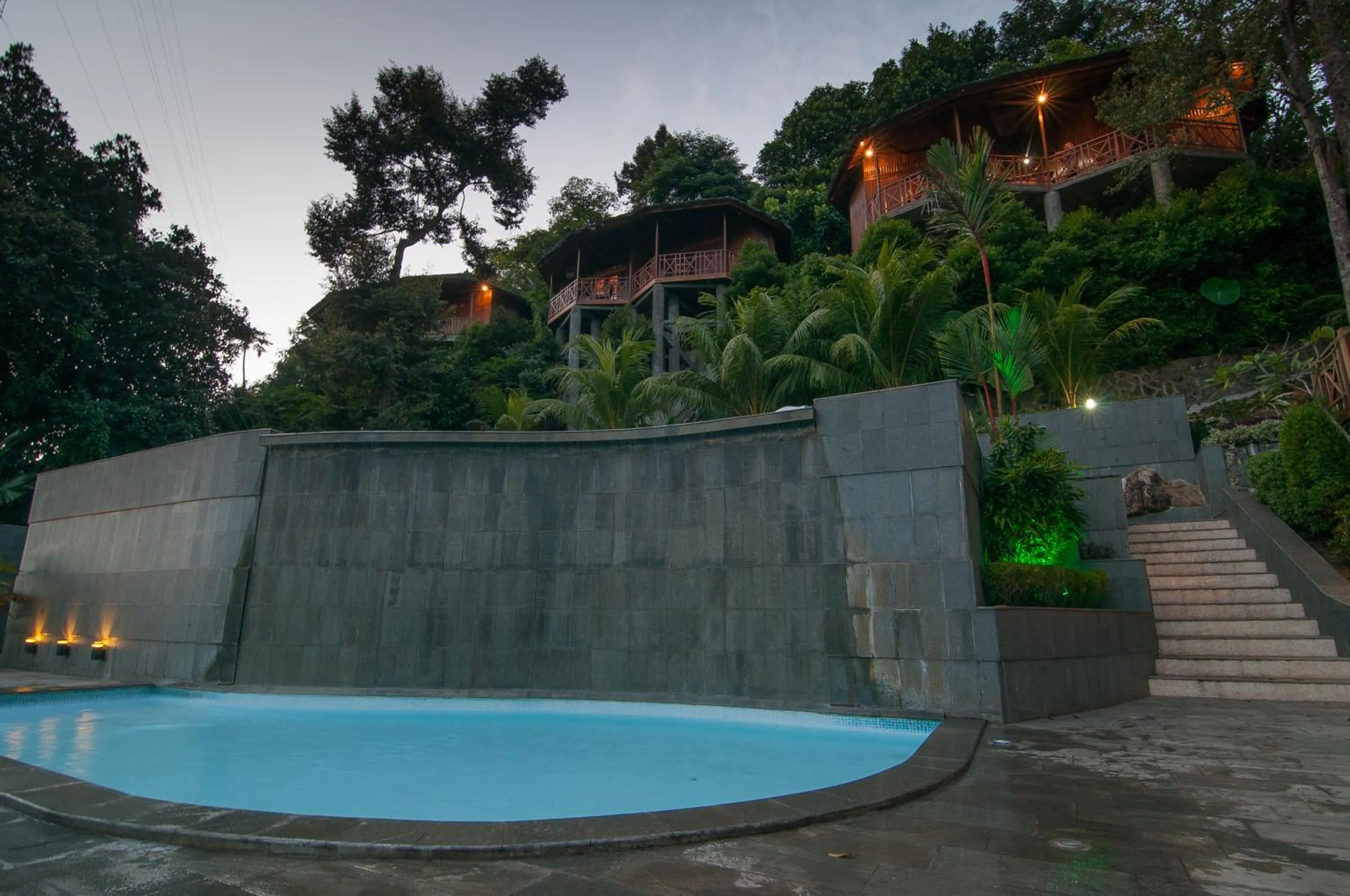 Swimming pool in de Bintan Villa