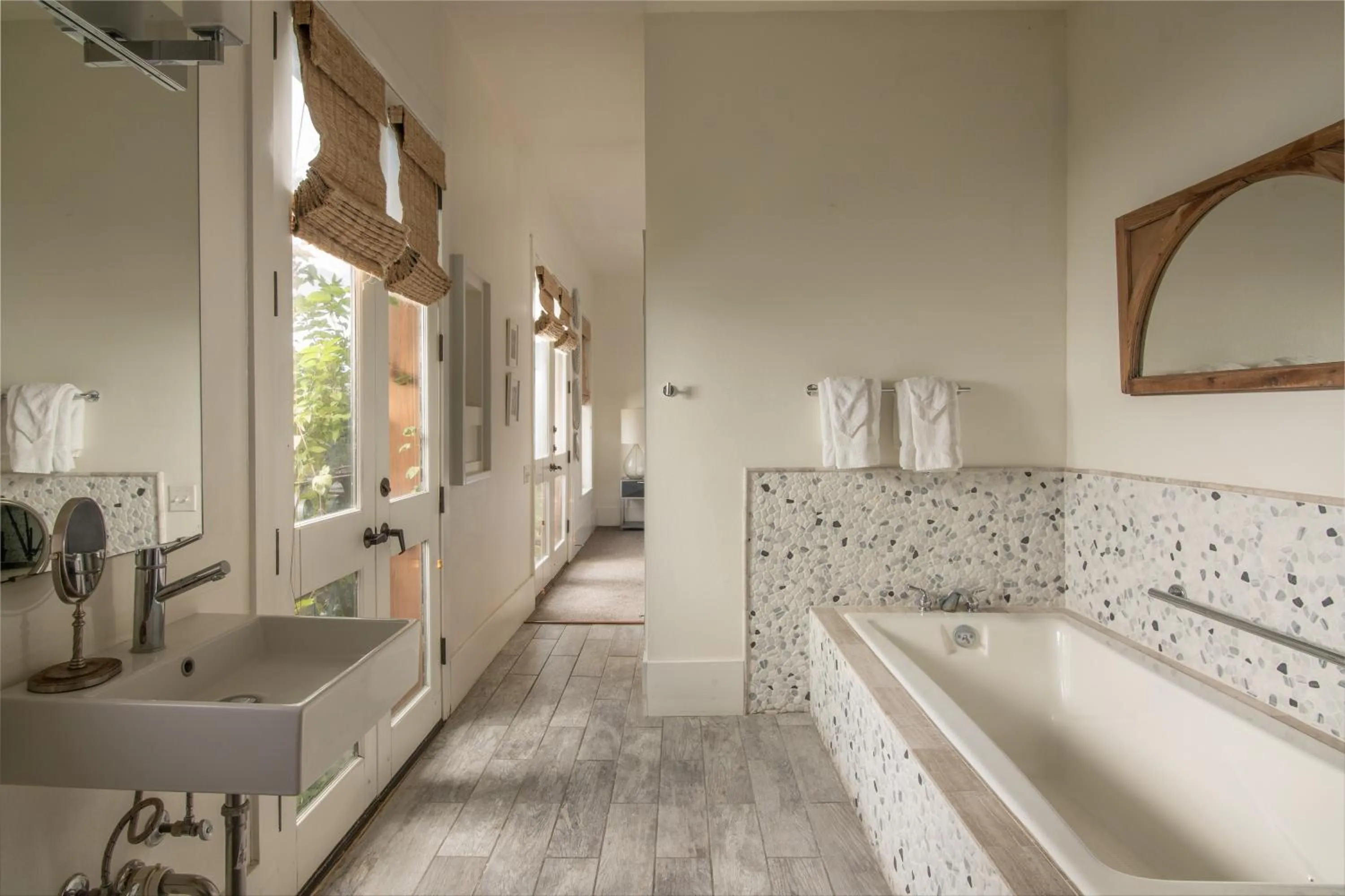 Shower in Sage Hill Inn & Spa