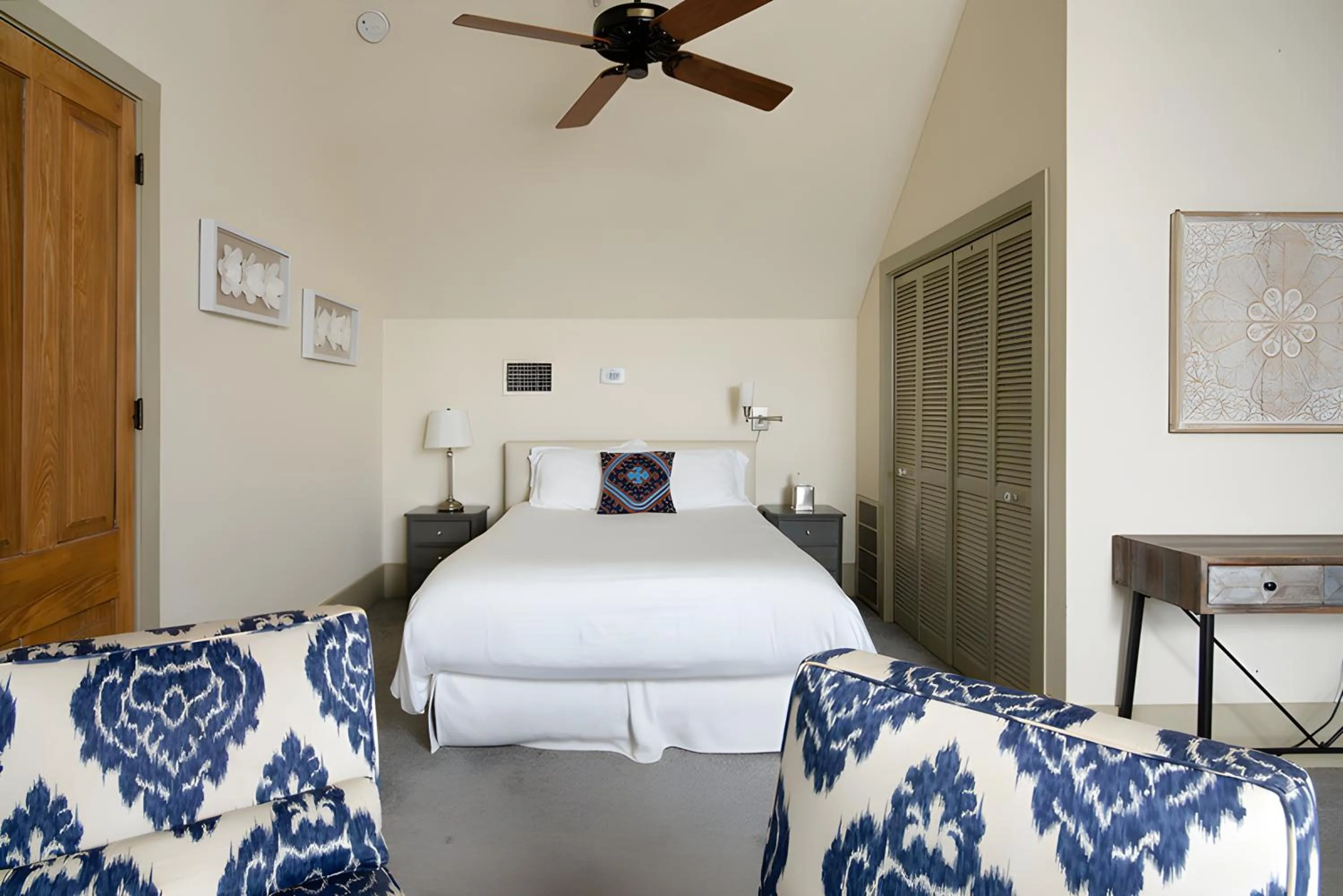 Bed in Sage Hill Inn & Spa