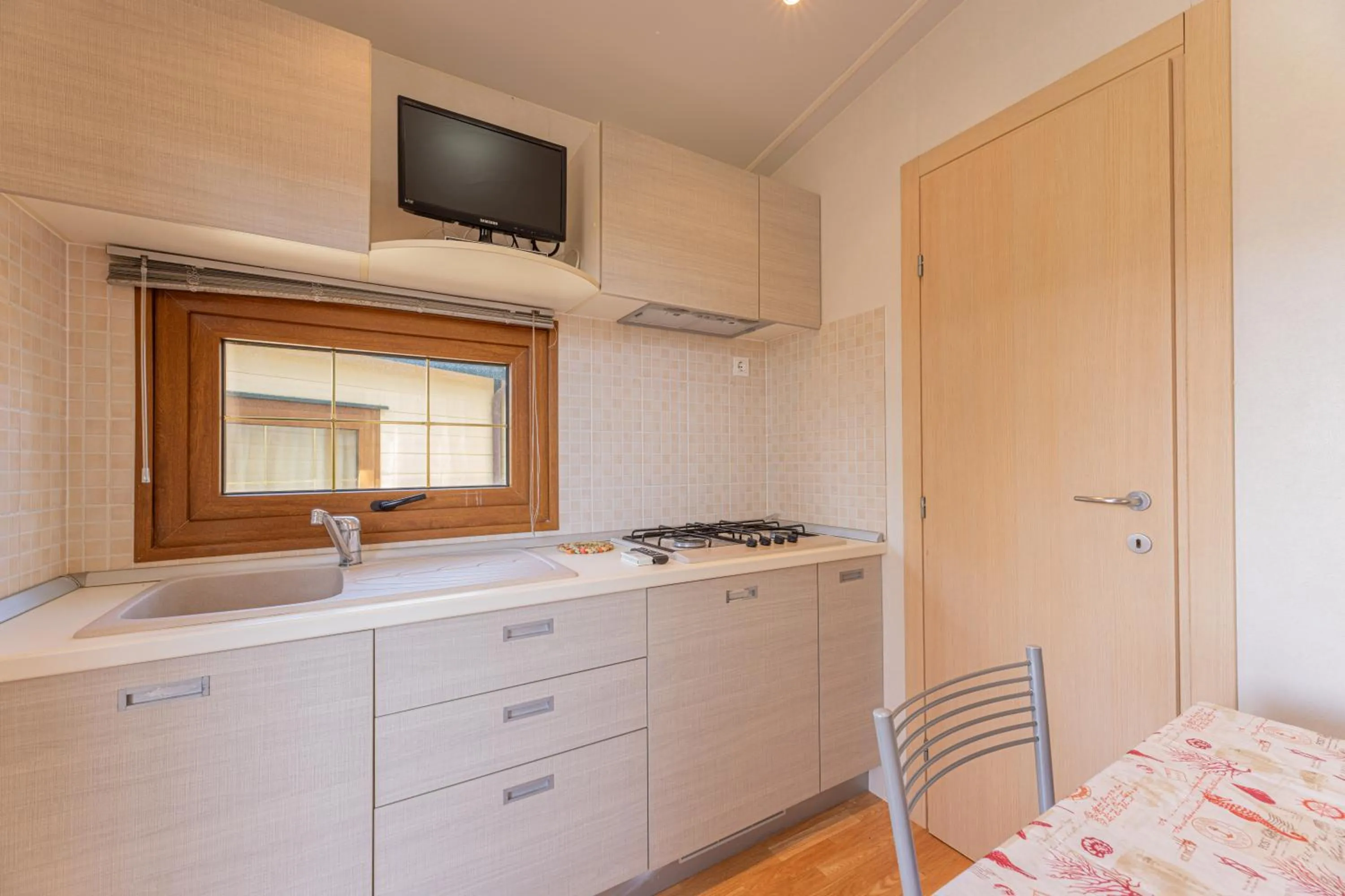 Kitchen or kitchenette, Bed in Camping Village Le Calanchiole