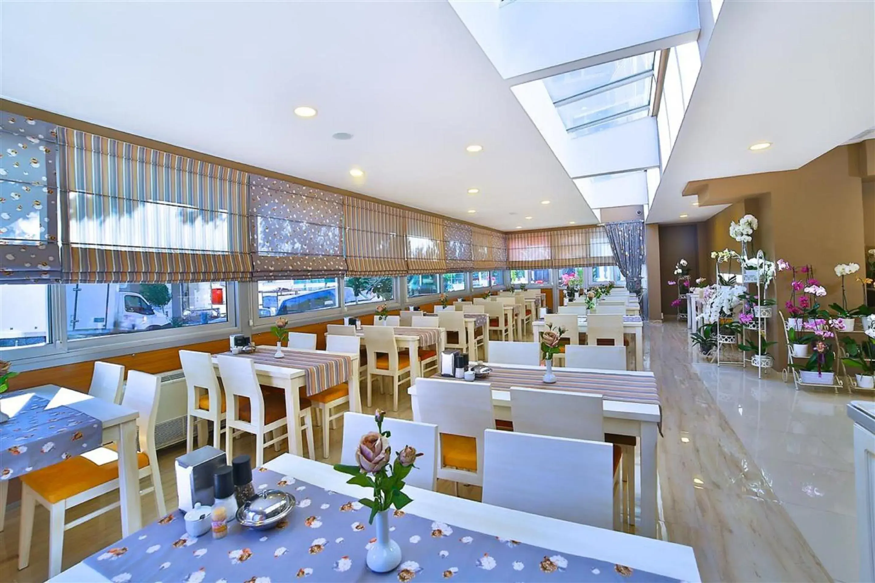 Restaurant/places to eat in The Hera Premium Hotels Restaurant/places to eat in The Hera Premium Hotels