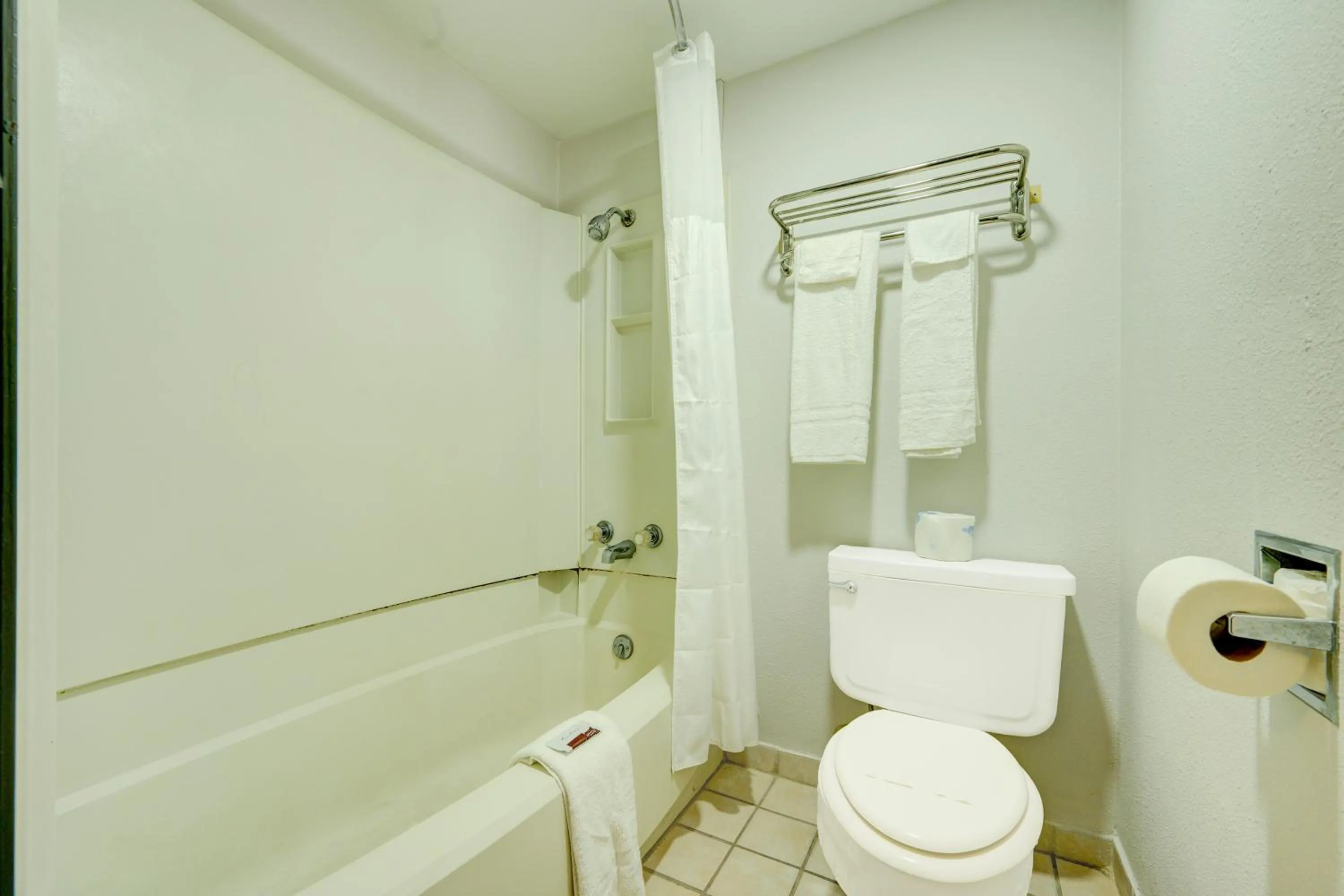 Bathroom in Capital O Travelers Inn Lawton Fort Sill