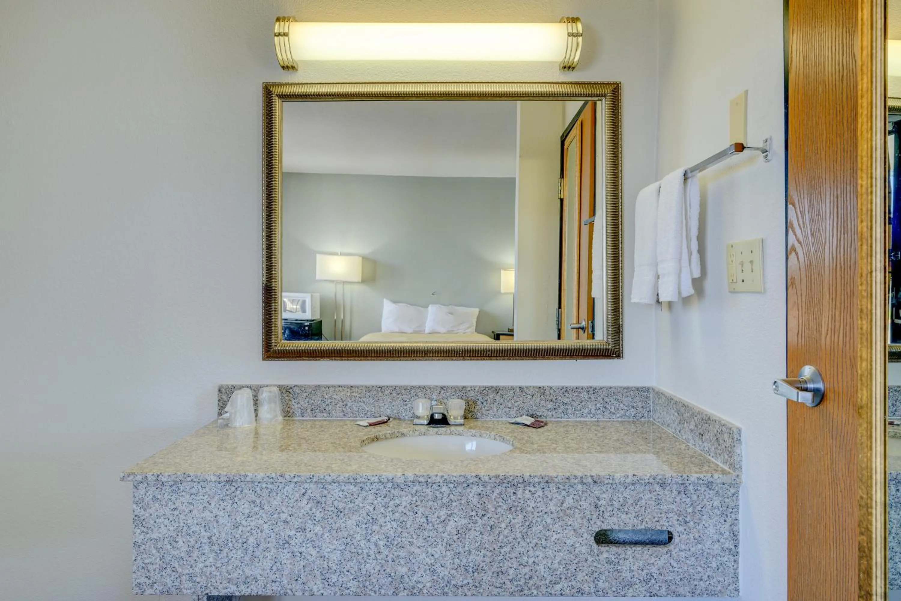 Bathroom in Capital O Travelers Inn Lawton Fort Sill