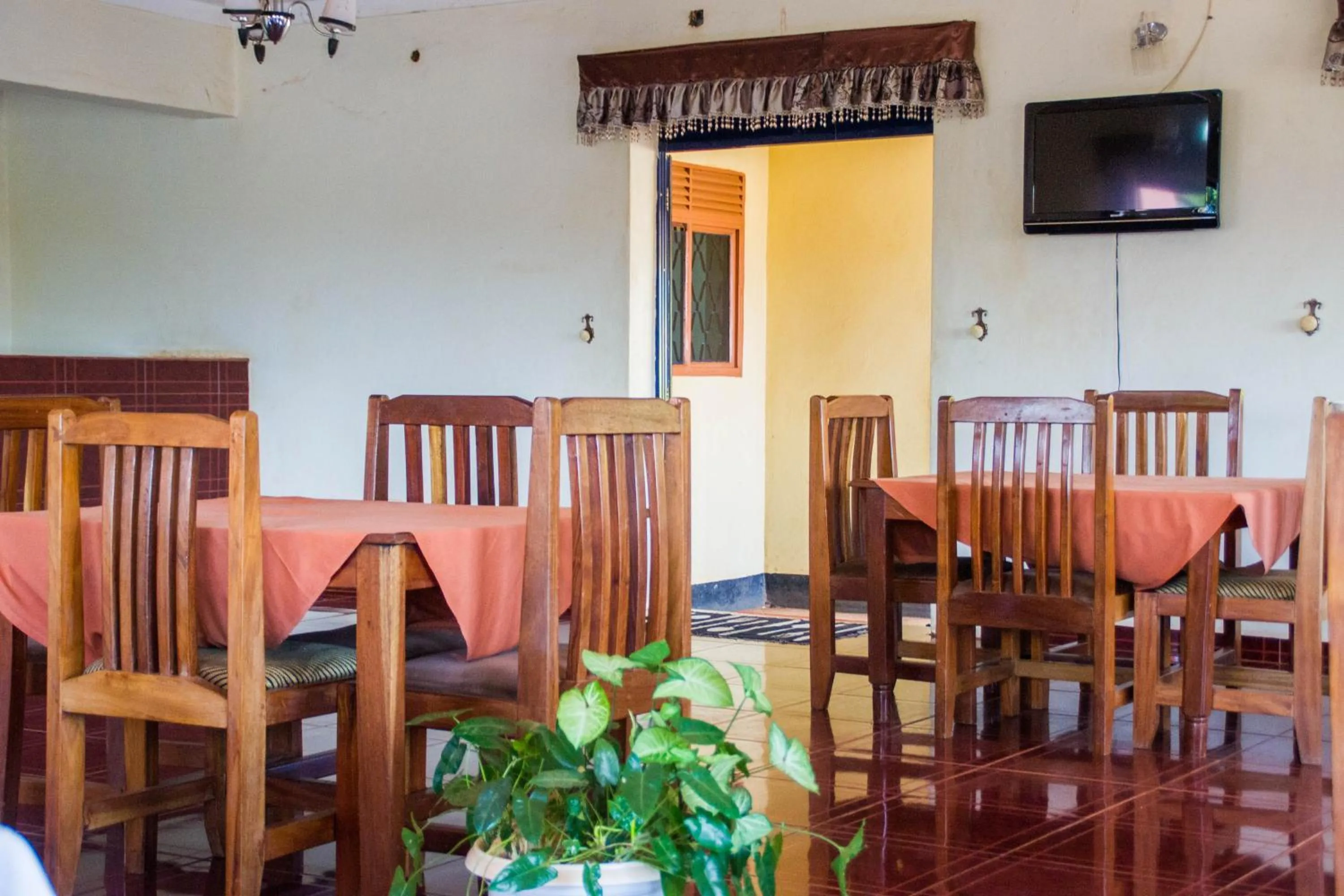 Restaurant/Places to Eat in Wal Ville Suites