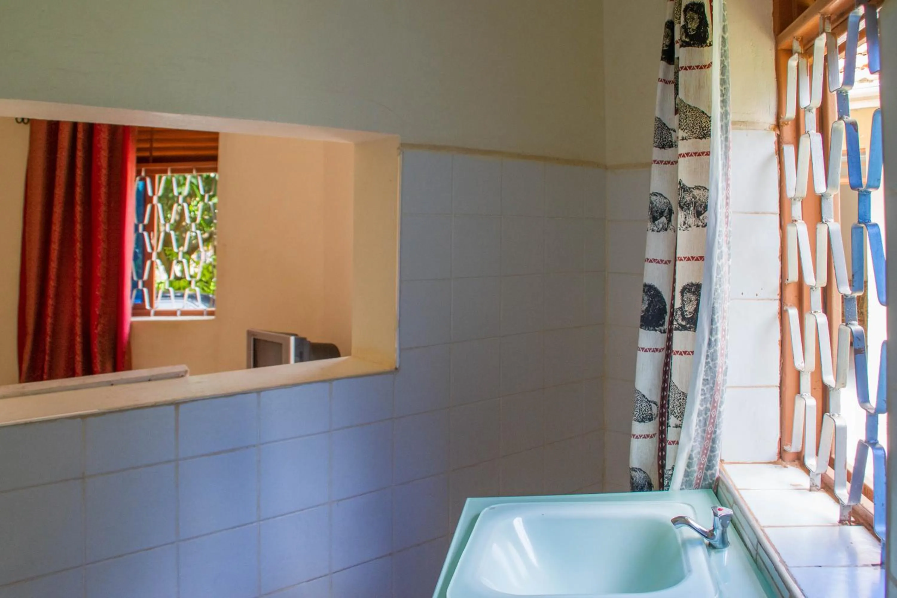 Bathroom, Kitchen/Kitchenette in Wal Ville Suites