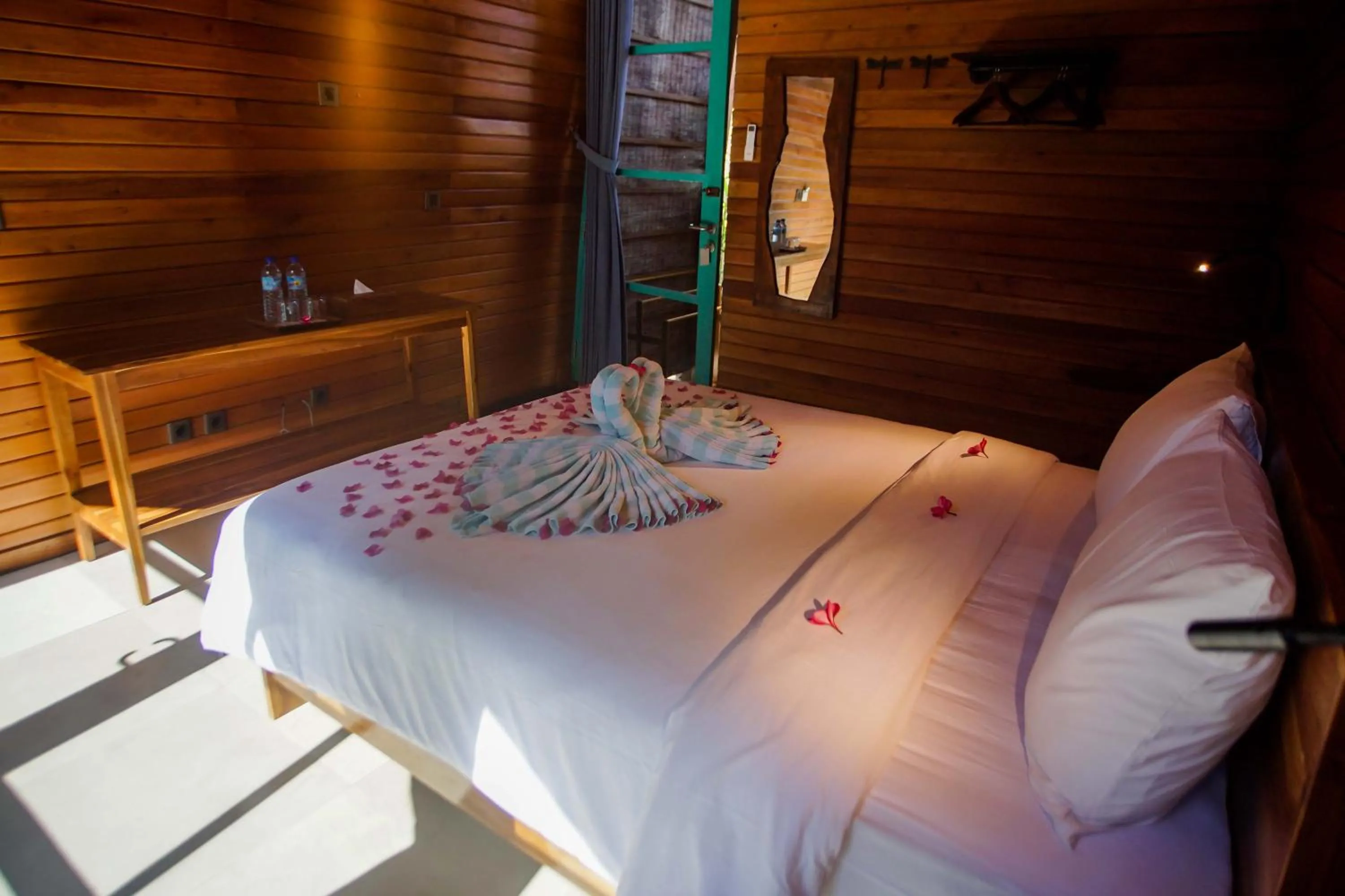 Photo of the whole room, Bed in Waras Villa